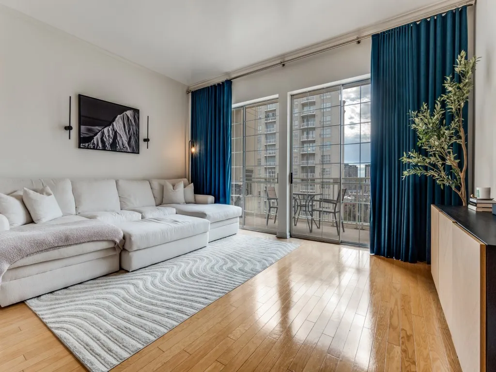 Condominium For Sale in Dallas County , 3225 Turtle Creek Boulevard 1235, Dallas, Texas 75219, 1 Bedroom, 1 Bathroom, 2 Garage spaces, 841 Sqft, built in 1998, mls#21318736, Real Estate Agent in Dallas, Homes For Sale in Dallas county, Homes For Sale in Dallas, Realtor in Dallas Texas, Real Estate Brokerage Independent Realty Texas, Luminita Cordes Realtor