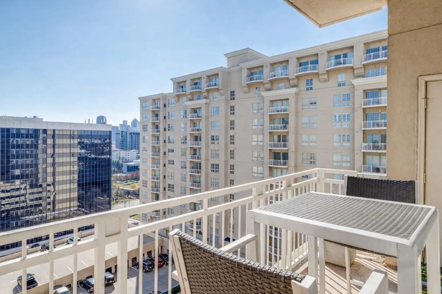 Condominium For Sale in Dallas County , 3225 Turtle Creek Boulevard 1235, Dallas, Texas 75219, 1 Bedroom, 1 Bathroom, 2 Garage spaces, 841 Sqft, built in 1998, mls#21318736, Real Estate Agent in Dallas, Homes For Sale in Dallas county, Homes For Sale in Dallas, Realtor in Dallas Texas, Real Estate Brokerage Independent Realty Texas, Luminita Cordes Realtor