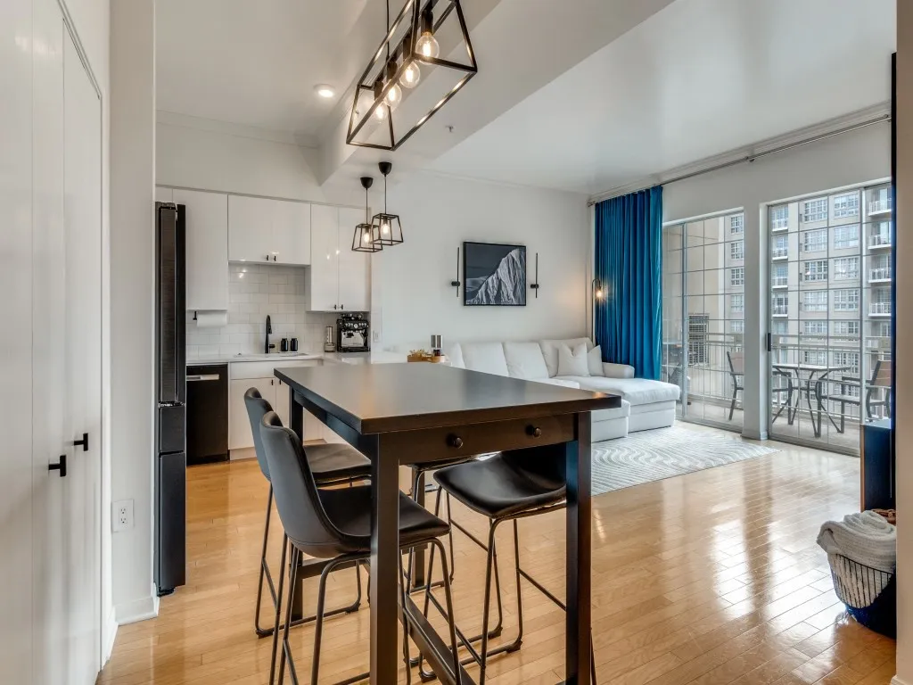 Condominium For Sale in Dallas County , 3225 Turtle Creek Boulevard 1235, Dallas, Texas 75219, 1 Bedroom, 1 Bathroom, 2 Garage spaces, 841 Sqft, built in 1998, mls#21318736, Real Estate Agent in Dallas, Homes For Sale in Dallas county, Homes For Sale in Dallas, Realtor in Dallas Texas, Real Estate Brokerage Independent Realty Texas, Luminita Cordes Realtor