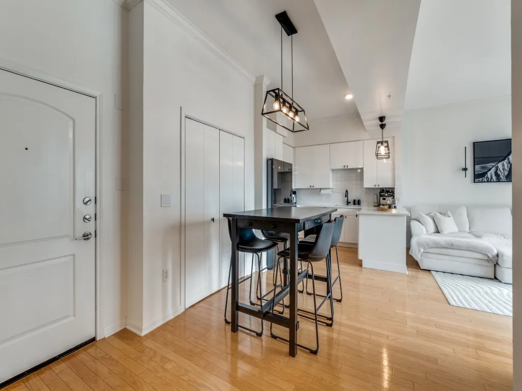 Condominium For Sale in Dallas County , 3225 Turtle Creek Boulevard 1235, Dallas, Texas 75219, 1 Bedroom, 1 Bathroom, 2 Garage spaces, 841 Sqft, built in 1998, mls#21318736, Real Estate Agent in Dallas, Homes For Sale in Dallas county, Homes For Sale in Dallas, Realtor in Dallas Texas, Real Estate Brokerage Independent Realty Texas, Luminita Cordes Realtor