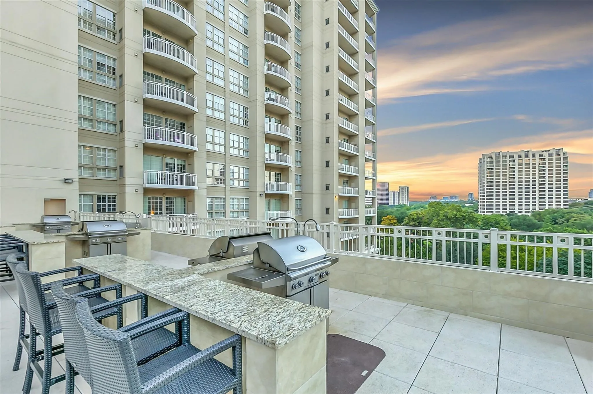 Condominium For Sale in Dallas County , 3225 Turtle Creek Boulevard 1235, Dallas, Texas 75219, 1 Bedroom, 1 Bathroom, 2 Garage spaces, 841 Sqft, built in 1998, mls#21318736, Real Estate Agent in Dallas, Homes For Sale in Dallas county, Homes For Sale in Dallas, Realtor in Dallas Texas, Real Estate Brokerage Independent Realty Texas, Luminita Cordes Realtor