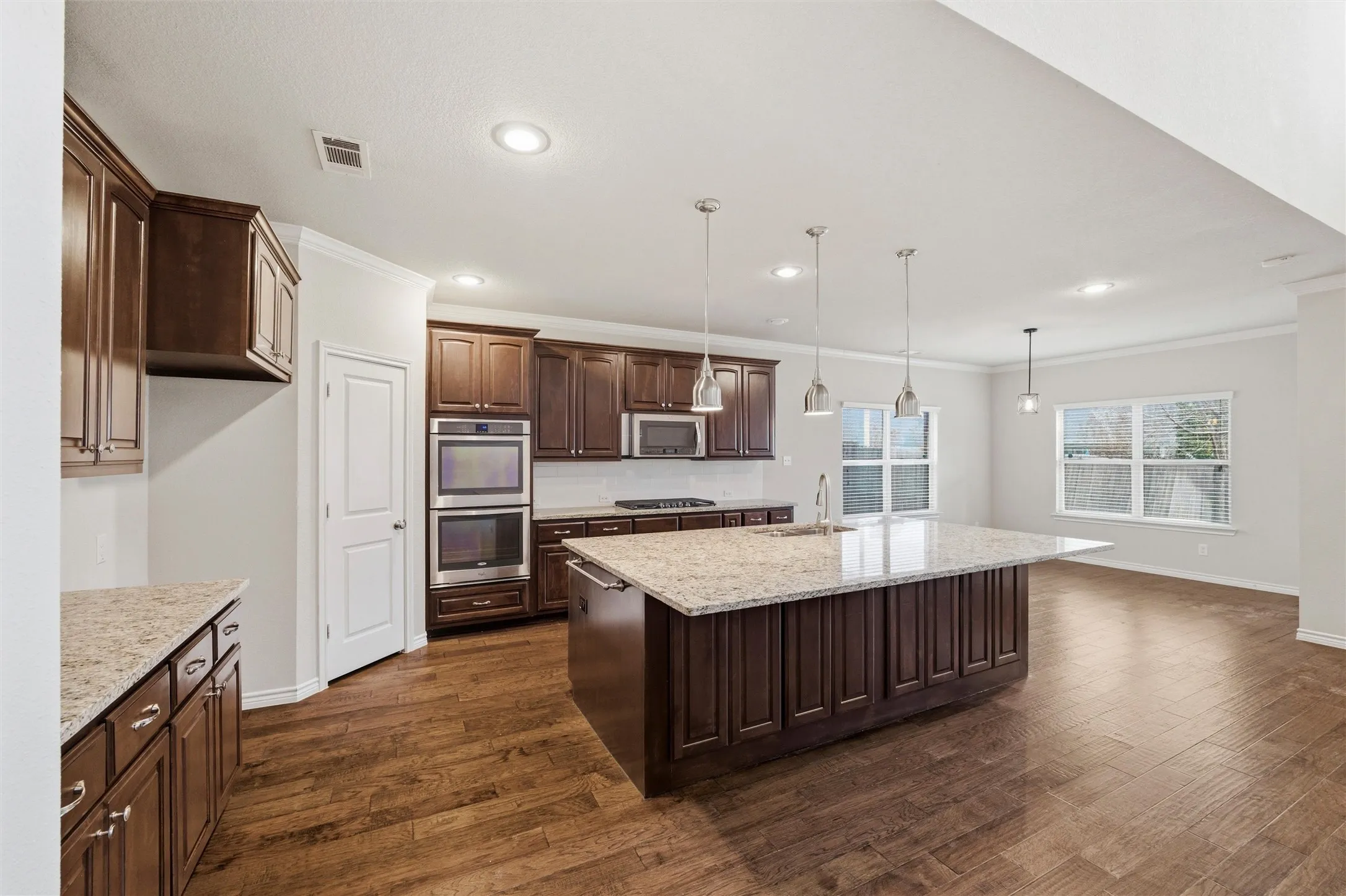 Single Family Residence For Sale in Parker County , 420 Prairie Run, Aledo, Texas 76008, 5 Bedroom, 5 Bathroom, 2 Garage spaces, 3,533 Sqft, built in 2015, mls#21319778, Real Estate Agent in Aledo, Homes For Sale in Parker county, Homes For Sale in Aledo, Realtor in Aledo Texas, Real Estate Brokerage Independent Realty Texas, Luminita Cordes Realtor