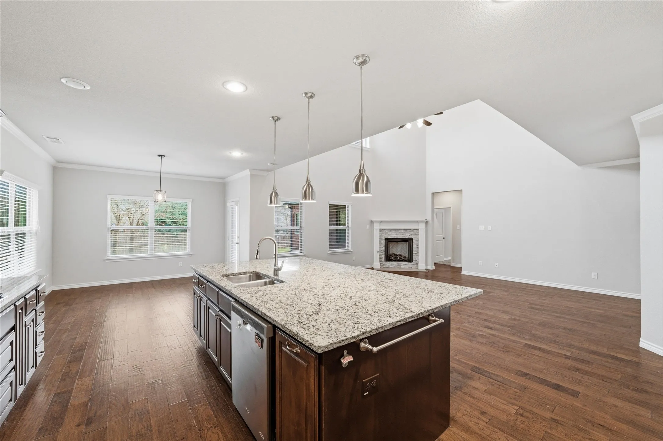 Single Family Residence For Sale in Parker County , 420 Prairie Run, Aledo, Texas 76008, 5 Bedroom, 5 Bathroom, 2 Garage spaces, 3,533 Sqft, built in 2015, mls#21319778, Real Estate Agent in Aledo, Homes For Sale in Parker county, Homes For Sale in Aledo, Realtor in Aledo Texas, Real Estate Brokerage Independent Realty Texas, Luminita Cordes Realtor