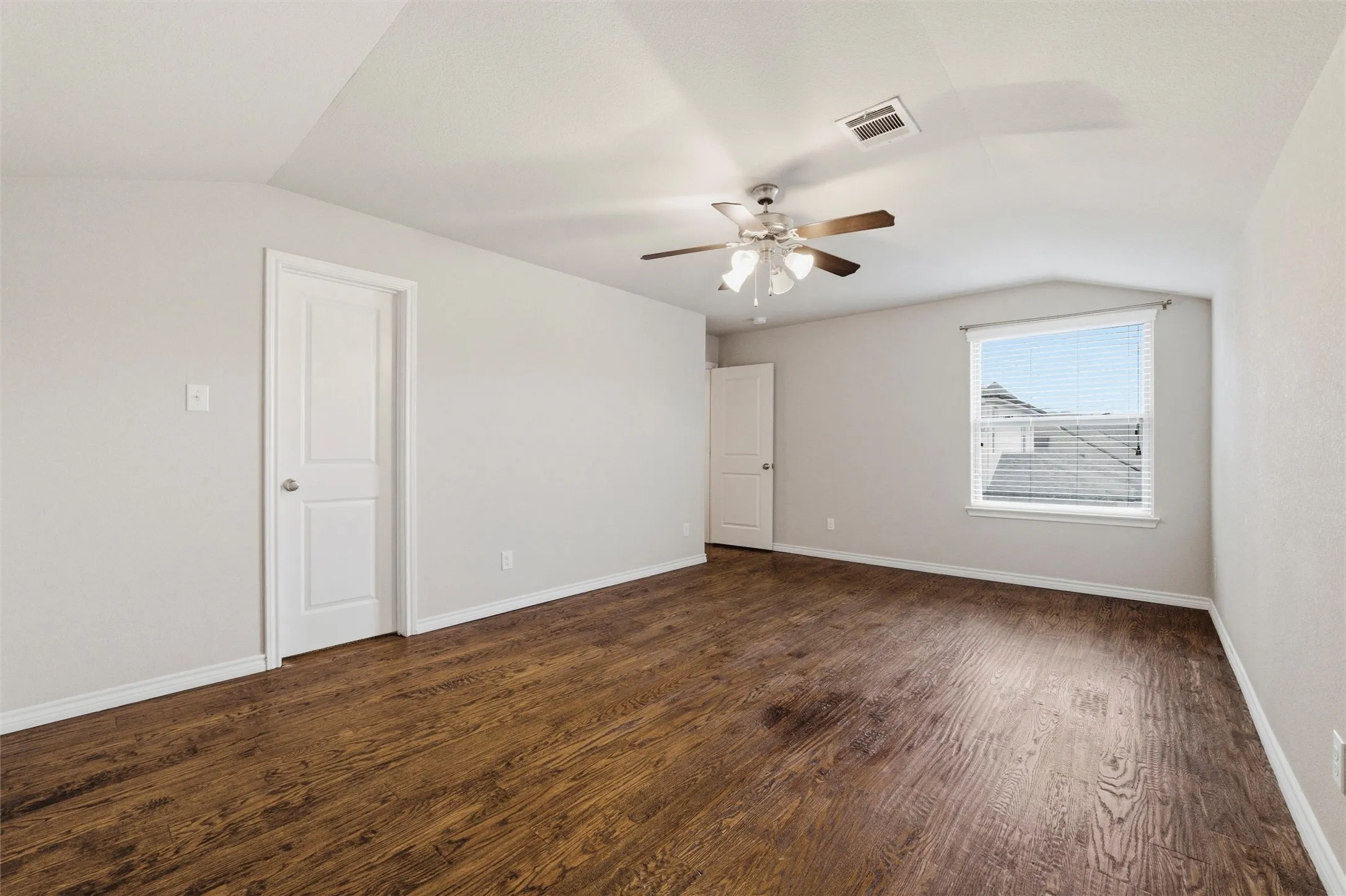 Single Family Residence For Sale in Parker County , 420 Prairie Run, Aledo, Texas 76008, 5 Bedroom, 5 Bathroom, 2 Garage spaces, 3,533 Sqft, built in 2015, mls#21319778, Real Estate Agent in Aledo, Homes For Sale in Parker county, Homes For Sale in Aledo, Realtor in Aledo Texas, Real Estate Brokerage Independent Realty Texas, Luminita Cordes Realtor
