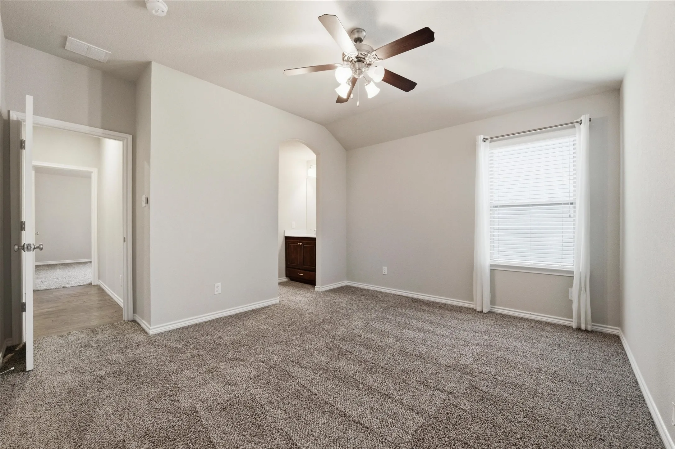 Single Family Residence For Sale in Parker County , 420 Prairie Run, Aledo, Texas 76008, 5 Bedroom, 5 Bathroom, 2 Garage spaces, 3,533 Sqft, built in 2015, mls#21319778, Real Estate Agent in Aledo, Homes For Sale in Parker county, Homes For Sale in Aledo, Realtor in Aledo Texas, Real Estate Brokerage Independent Realty Texas, Luminita Cordes Realtor