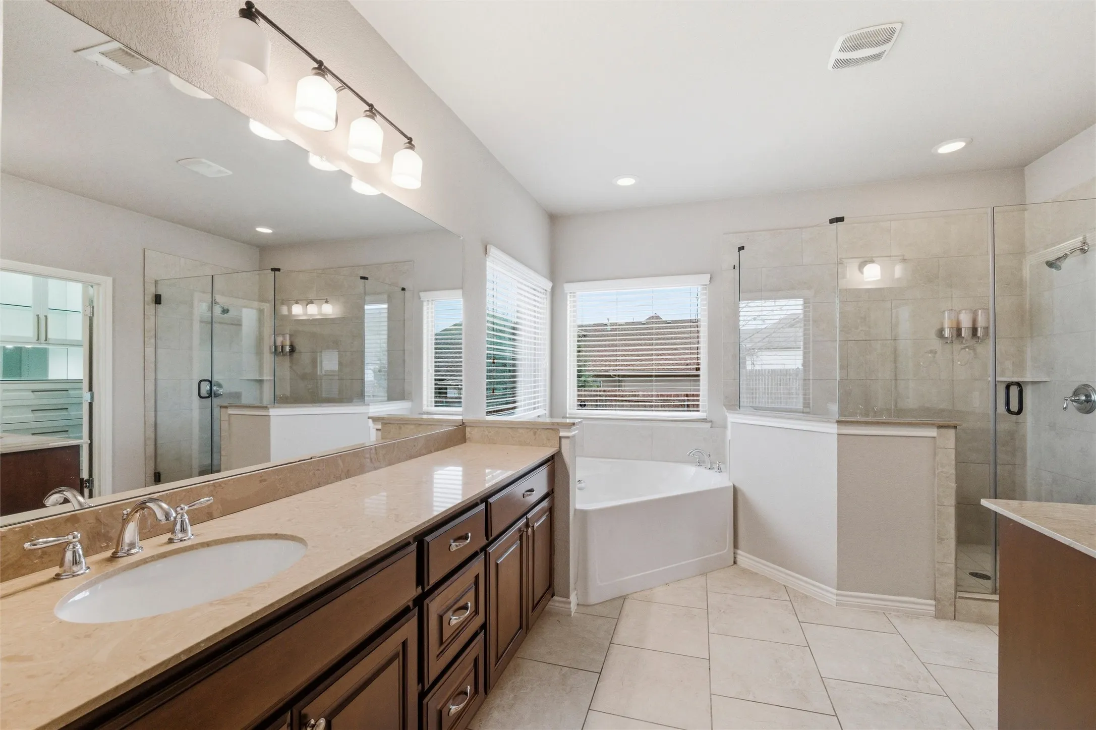 Single Family Residence For Sale in Parker County , 420 Prairie Run, Aledo, Texas 76008, 5 Bedroom, 5 Bathroom, 2 Garage spaces, 3,533 Sqft, built in 2015, mls#21319778, Real Estate Agent in Aledo, Homes For Sale in Parker county, Homes For Sale in Aledo, Realtor in Aledo Texas, Real Estate Brokerage Independent Realty Texas, Luminita Cordes Realtor