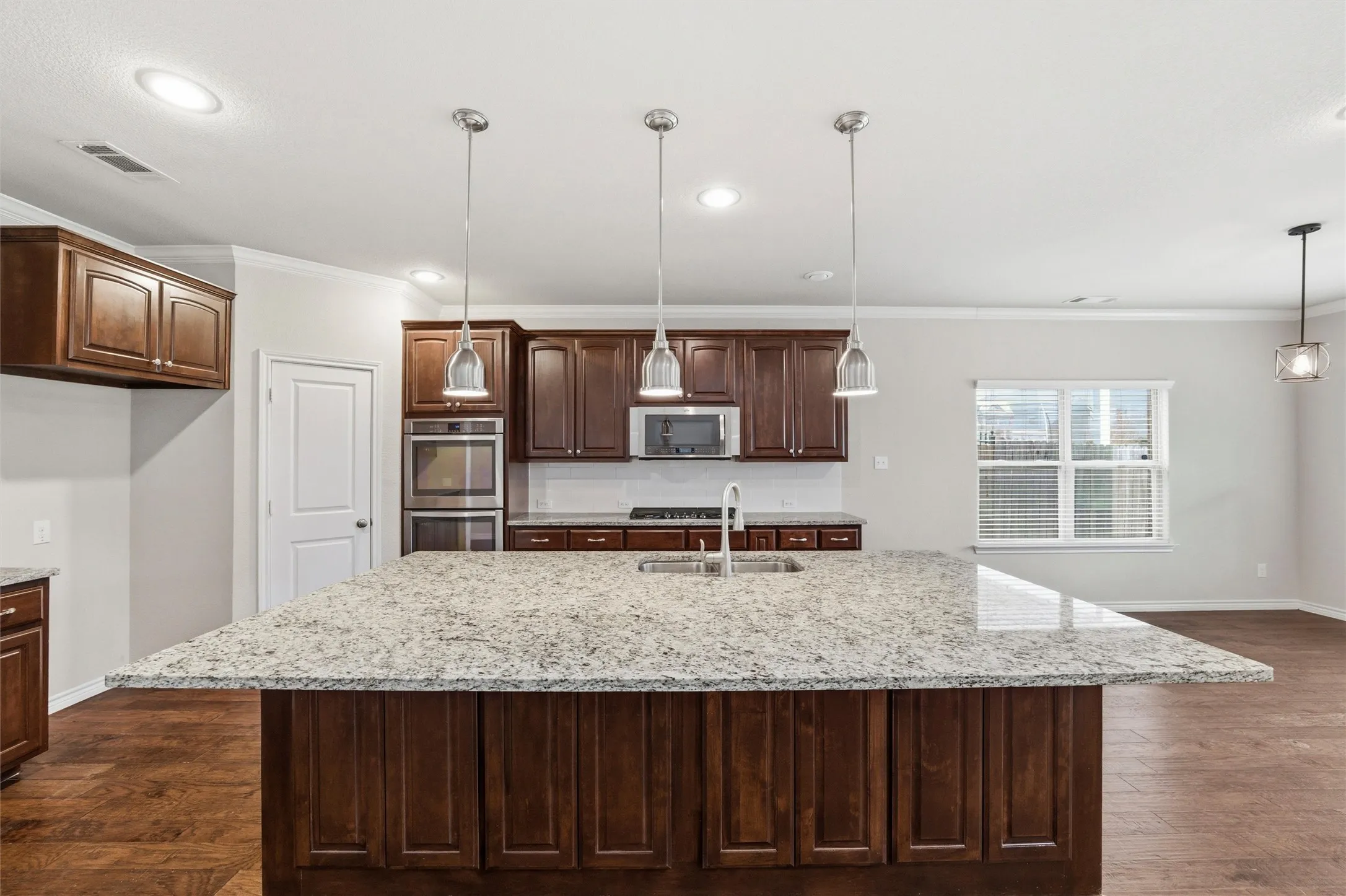 Single Family Residence For Sale in Parker County , 420 Prairie Run, Aledo, Texas 76008, 5 Bedroom, 5 Bathroom, 2 Garage spaces, 3,533 Sqft, built in 2015, mls#21319778, Real Estate Agent in Aledo, Homes For Sale in Parker county, Homes For Sale in Aledo, Realtor in Aledo Texas, Real Estate Brokerage Independent Realty Texas, Luminita Cordes Realtor