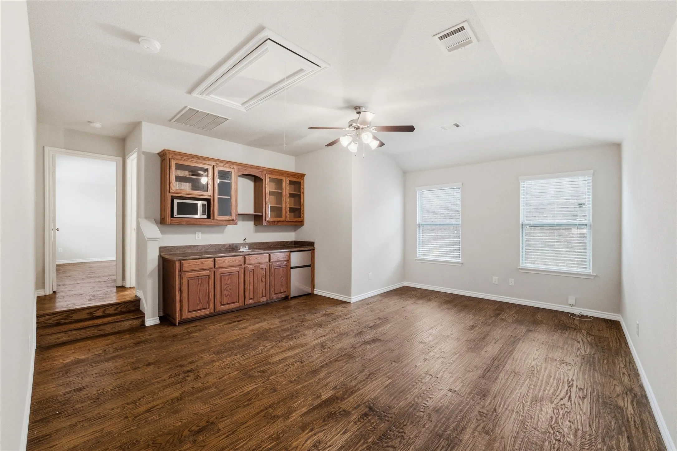 Single Family Residence For Sale in Parker County , 420 Prairie Run, Aledo, Texas 76008, 5 Bedroom, 5 Bathroom, 2 Garage spaces, 3,533 Sqft, built in 2015, mls#21319778, Real Estate Agent in Aledo, Homes For Sale in Parker county, Homes For Sale in Aledo, Realtor in Aledo Texas, Real Estate Brokerage Independent Realty Texas, Luminita Cordes Realtor