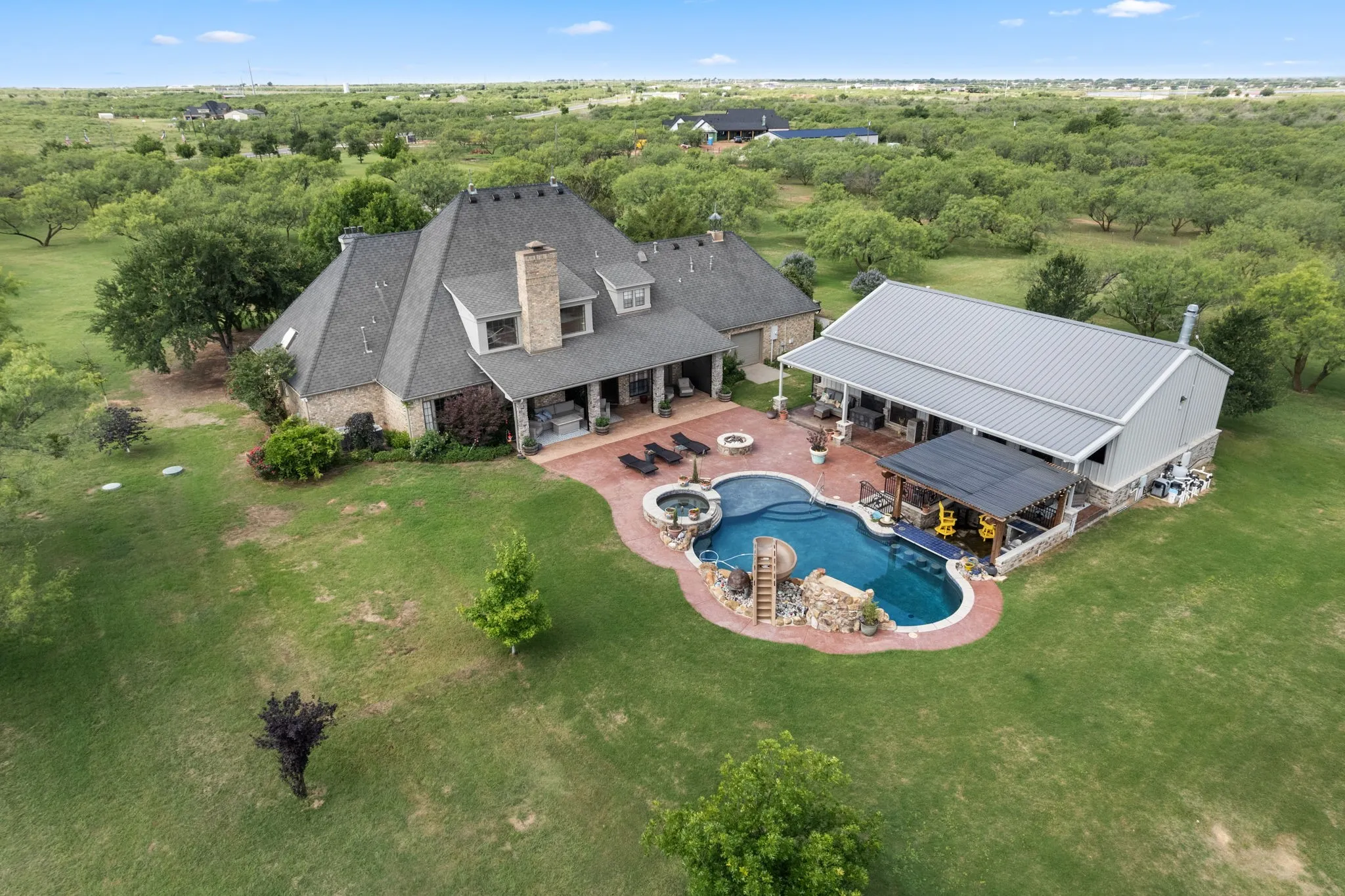 Single Family Residence For Sale in Wichita County , 2524 State Highway 79 S, Wichita Falls, Texas 76310, 4 Bedroom, 5 Bathroom, 5 Garage spaces, 3,213 Sqft, built in 1999, mls#21319865, Real Estate Agent in Wichita Falls, Homes For Sale in Wichita county, Homes For Sale in Wichita Falls, Realtor in Wichita Falls Texas, Real Estate Brokerage Independent Realty Texas, Luminita Cordes Realtor