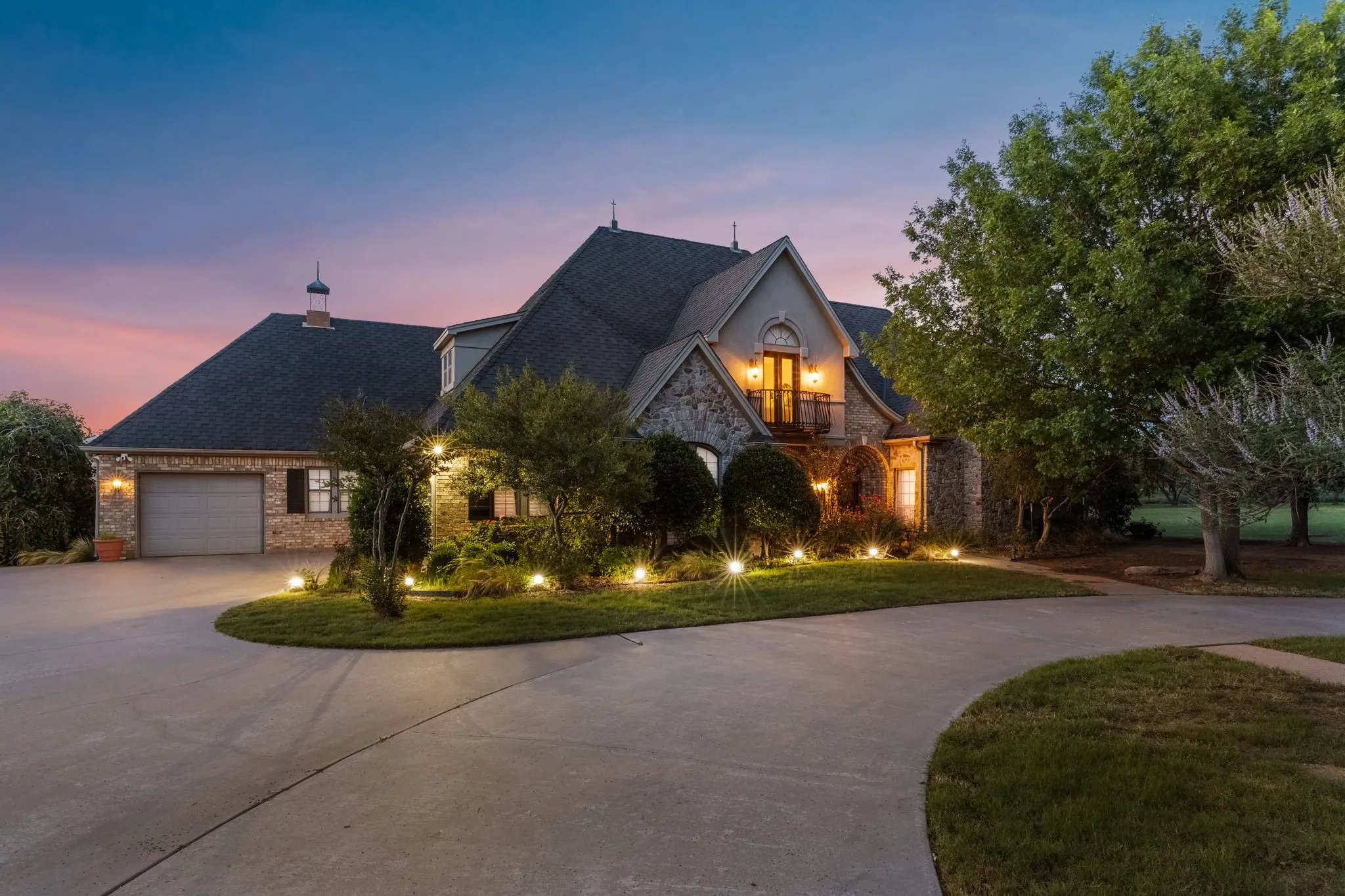 Single Family Residence For Sale in Wichita County , 2524 State Highway 79 S, Wichita Falls, Texas 76310, 4 Bedroom, 5 Bathroom, 5 Garage spaces, 3,213 Sqft, built in 1999, mls#21319865, Real Estate Agent in Wichita Falls, Homes For Sale in Wichita county, Homes For Sale in Wichita Falls, Realtor in Wichita Falls Texas, Real Estate Brokerage Independent Realty Texas, Luminita Cordes Realtor