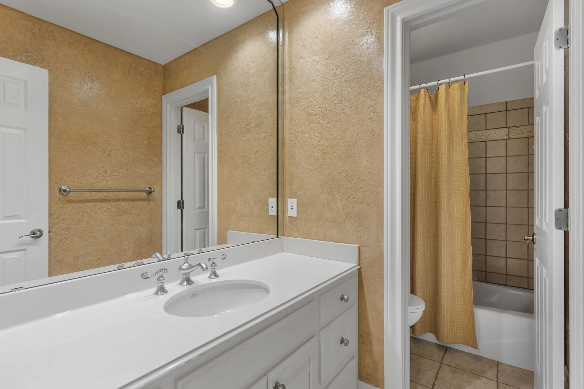 Single Family Residence For Sale in Wichita County , 2524 State Highway 79 S, Wichita Falls, Texas 76310, 4 Bedroom, 5 Bathroom, 5 Garage spaces, 3,213 Sqft, built in 1999, mls#21319865, Real Estate Agent in Wichita Falls, Homes For Sale in Wichita county, Homes For Sale in Wichita Falls, Realtor in Wichita Falls Texas, Real Estate Brokerage Independent Realty Texas, Luminita Cordes Realtor