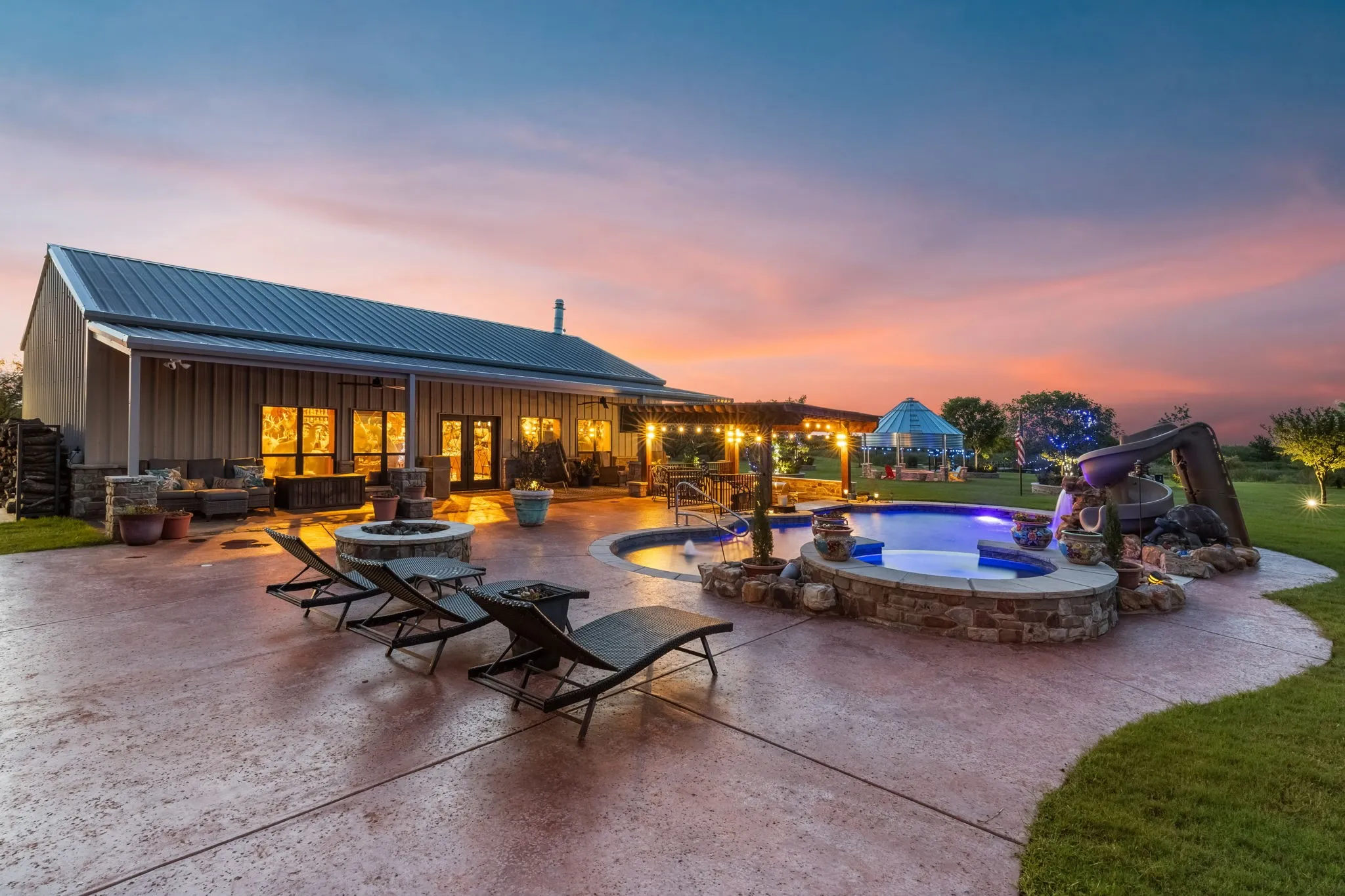 Single Family Residence For Sale in Wichita County , 2524 State Highway 79 S, Wichita Falls, Texas 76310, 4 Bedroom, 5 Bathroom, 5 Garage spaces, 3,213 Sqft, built in 1999, mls#21319865, Real Estate Agent in Wichita Falls, Homes For Sale in Wichita county, Homes For Sale in Wichita Falls, Realtor in Wichita Falls Texas, Real Estate Brokerage Independent Realty Texas, Luminita Cordes Realtor