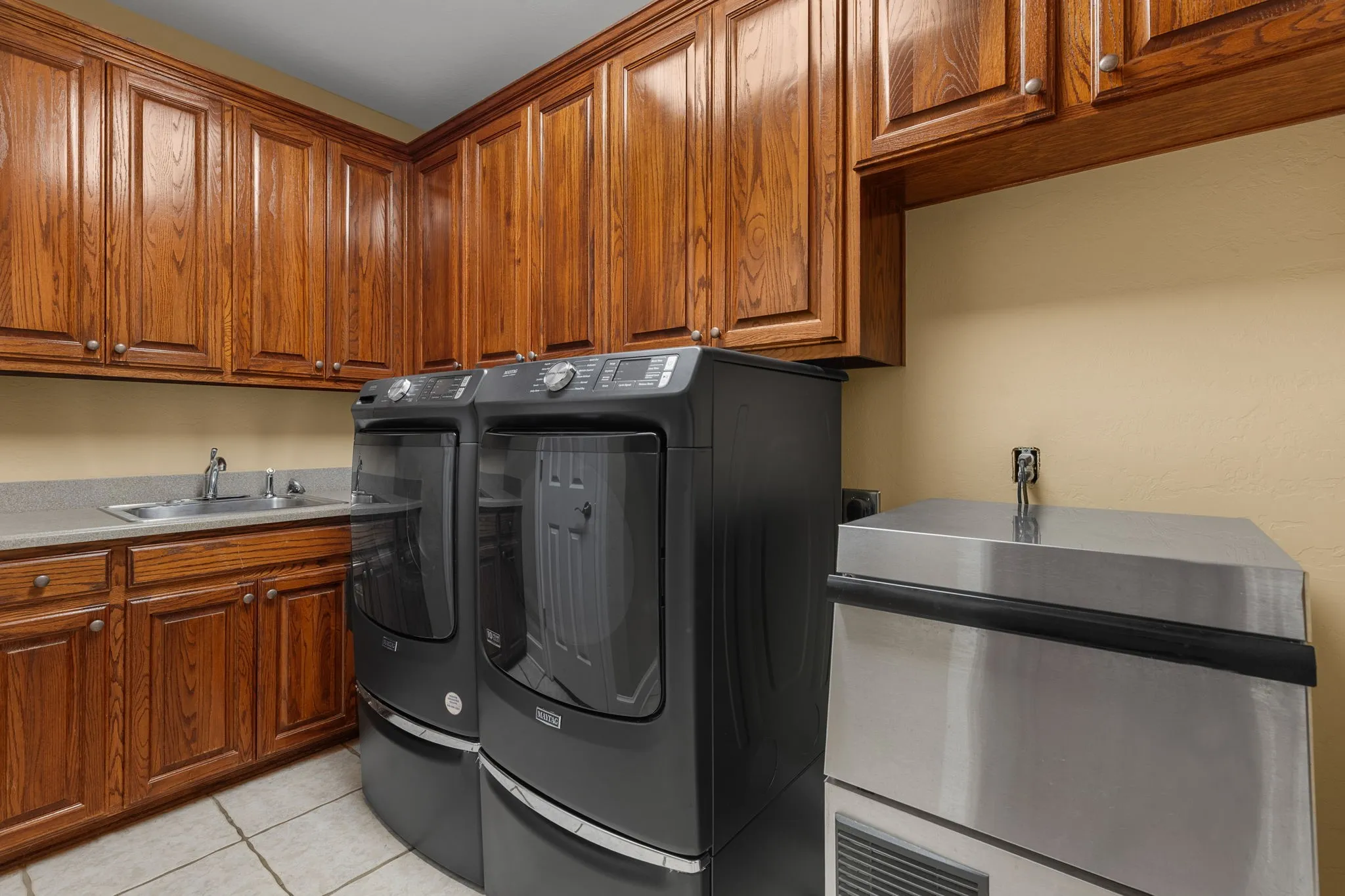 Single Family Residence For Sale in Wichita County , 2524 State Highway 79 S, Wichita Falls, Texas 76310, 4 Bedroom, 5 Bathroom, 5 Garage spaces, 3,213 Sqft, built in 1999, mls#21319865, Real Estate Agent in Wichita Falls, Homes For Sale in Wichita county, Homes For Sale in Wichita Falls, Realtor in Wichita Falls Texas, Real Estate Brokerage Independent Realty Texas, Luminita Cordes Realtor