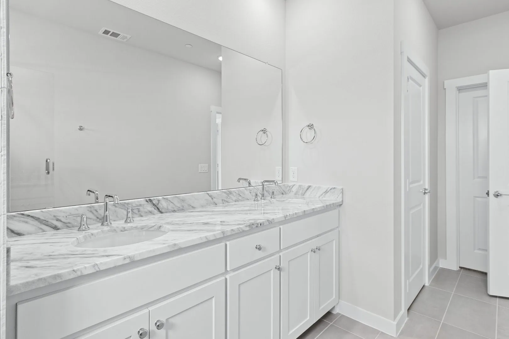 018-4623HawksTrail-OakPoint-TX-75068-PrimaryBathroom.jpg-SMALL