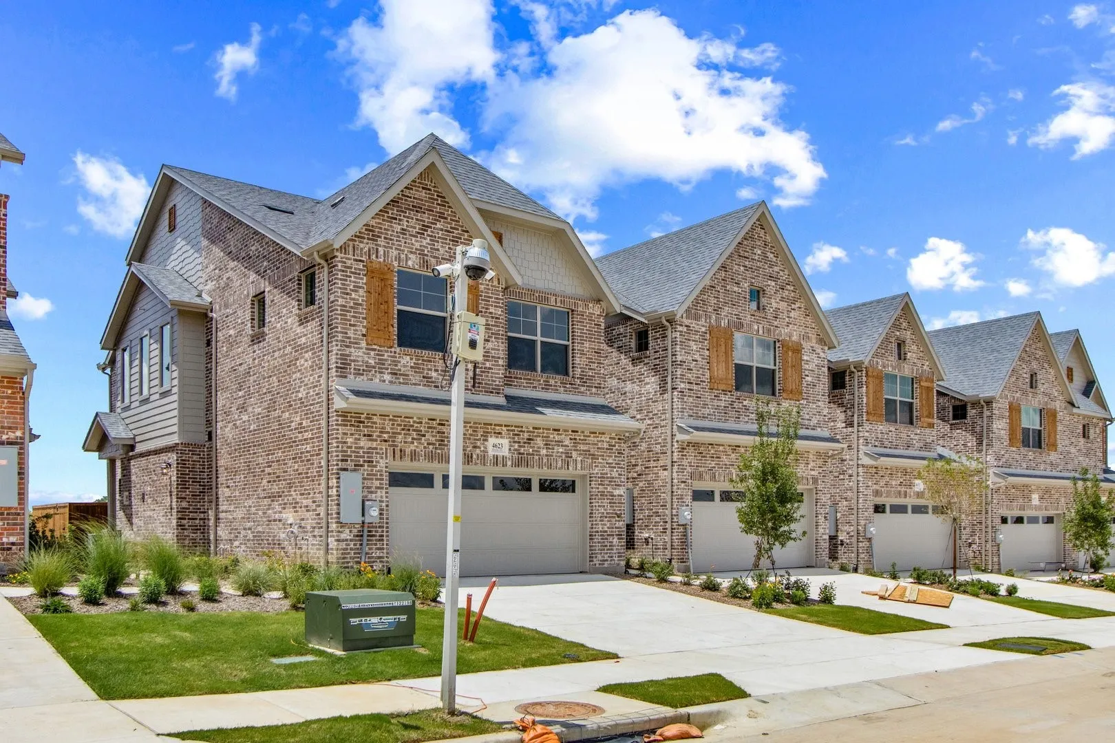 002-4623HawksTrail-OakPoint-TX-75068-Exterior.jpg-SMALL