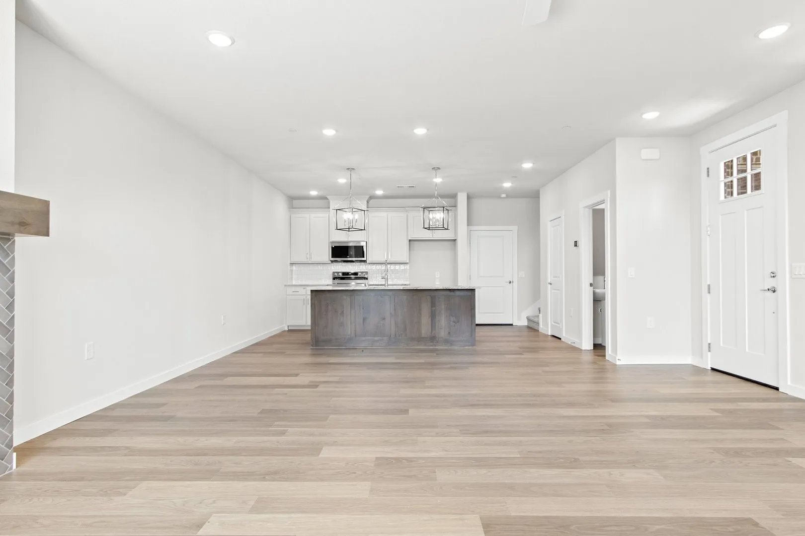 006-4623HawksTrail-OakPoint-TX-75068-Living.jpg-SMALL
