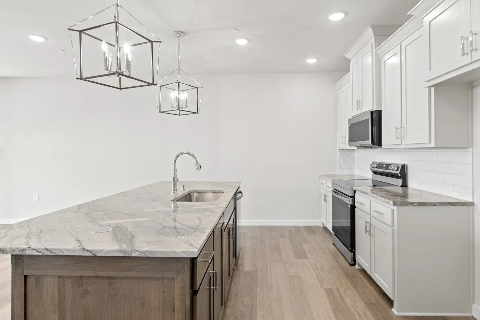 009-4623HawksTrail-OakPoint-TX-75068-Kitchen.jpg-SMALL