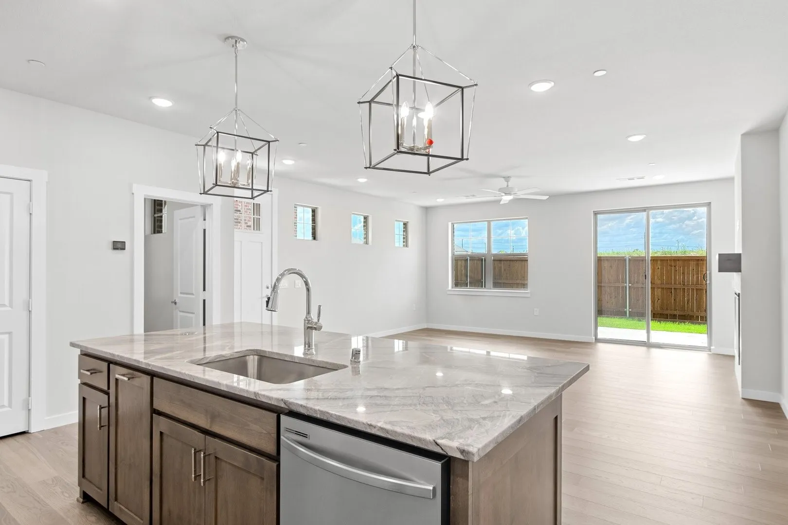 010-4623HawksTrail-OakPoint-TX-75068-Kitchen.jpg-SMALL