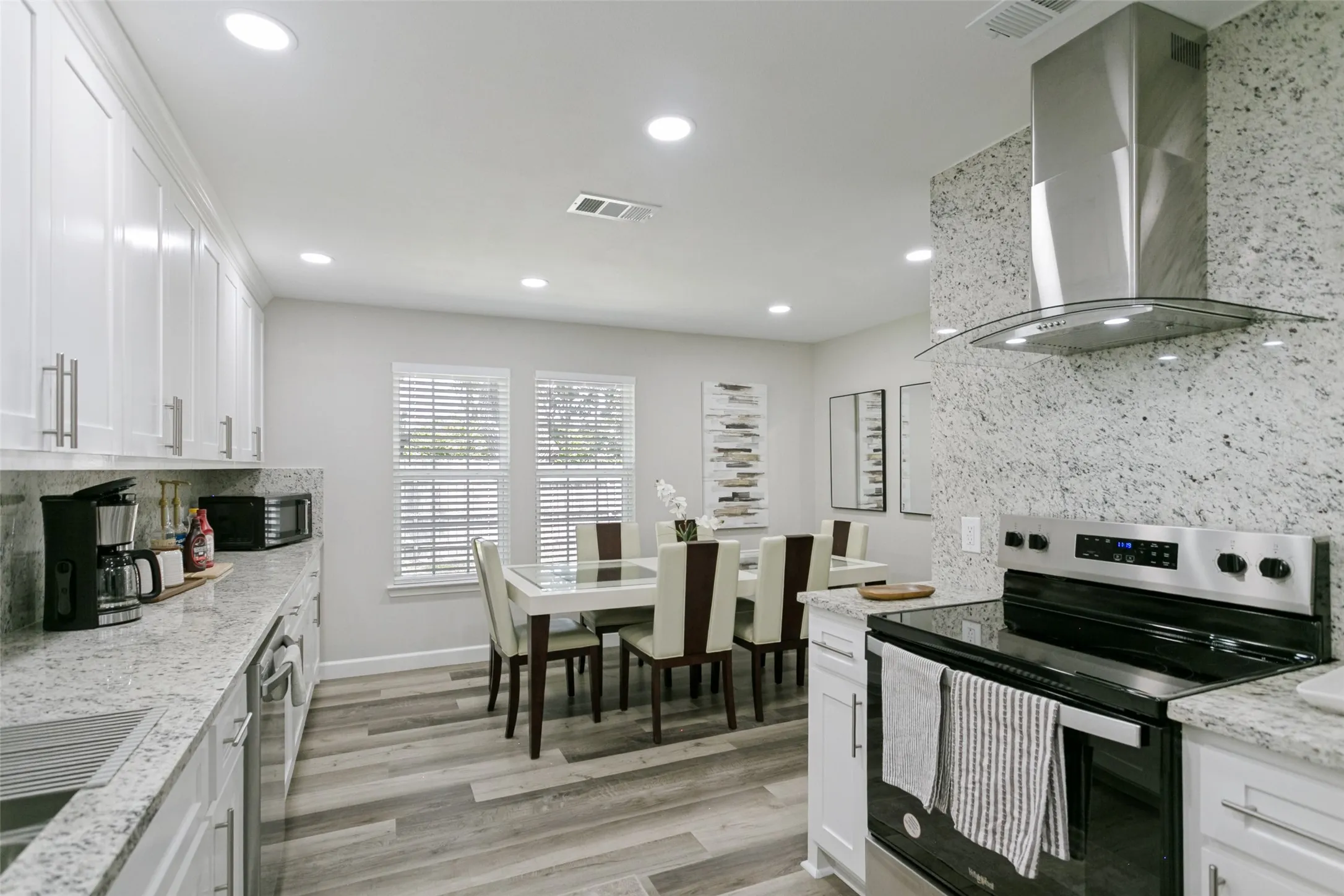 Single Family Residence For Sale in Dallas County , 6709 Abilene Drive, Sachse, Texas 75048, 3 Bedrooms, 2 Bathrooms, 2 Garage spaces, 1,641 Sqft, built in 1983, Price $370,000, mls#21319149, Real Estate Agent in Sachse, Homes For Sale in Dallas county, Homes For Sale in Sachse, Realtor in Sachse Texas, Real Estate Brokerage Independent Realty Texas, Luminita Cordes Realtor