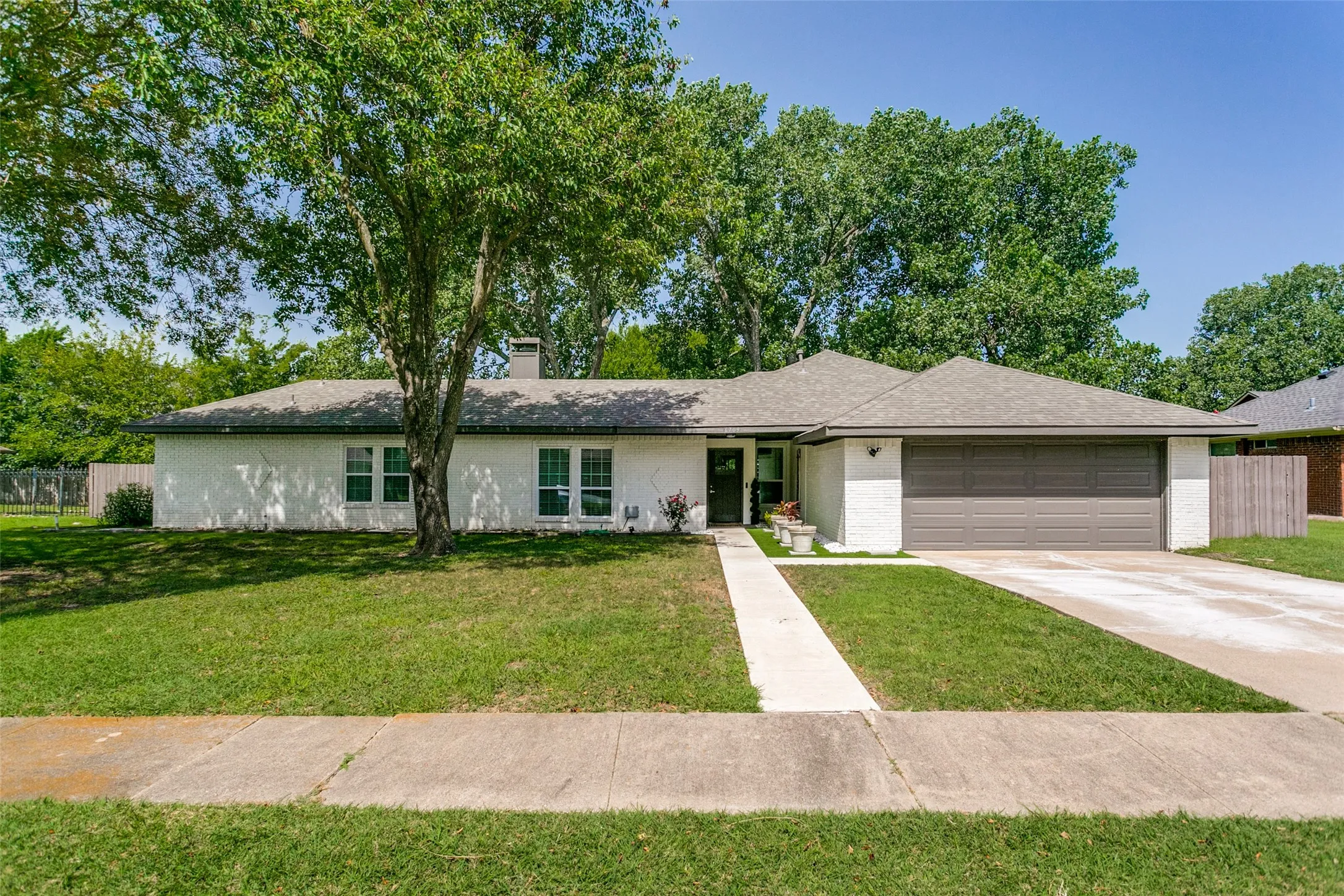 Single Family Residence For Sale in Dallas County , 6709 Abilene Drive, Sachse, Texas 75048, 3 Bedrooms, 2 Bathrooms, 2 Garage spaces, 1,641 Sqft, built in 1983, Price $370,000, mls#21319149, Real Estate Agent in Sachse, Homes For Sale in Dallas county, Homes For Sale in Sachse, Realtor in Sachse Texas, Real Estate Brokerage Independent Realty Texas, Luminita Cordes Realtor