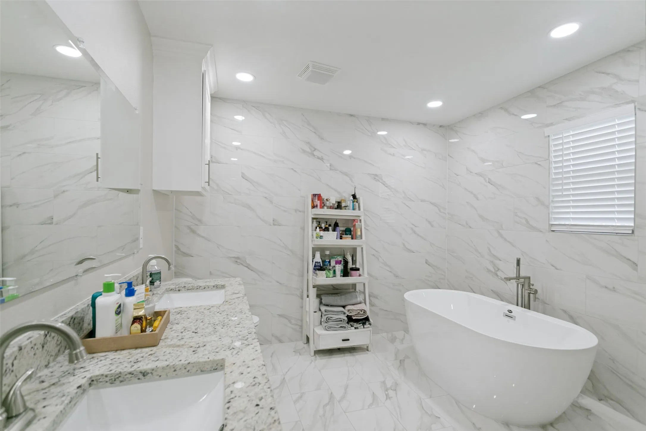 Single Family Residence For Sale in Dallas County , 6709 Abilene Drive, Sachse, Texas 75048, 3 Bedrooms, 2 Bathrooms, 2 Garage spaces, 1,641 Sqft, built in 1983, Price $370,000, mls#21319149, Real Estate Agent in Sachse, Homes For Sale in Dallas county, Homes For Sale in Sachse, Realtor in Sachse Texas, Real Estate Brokerage Independent Realty Texas, Luminita Cordes Realtor