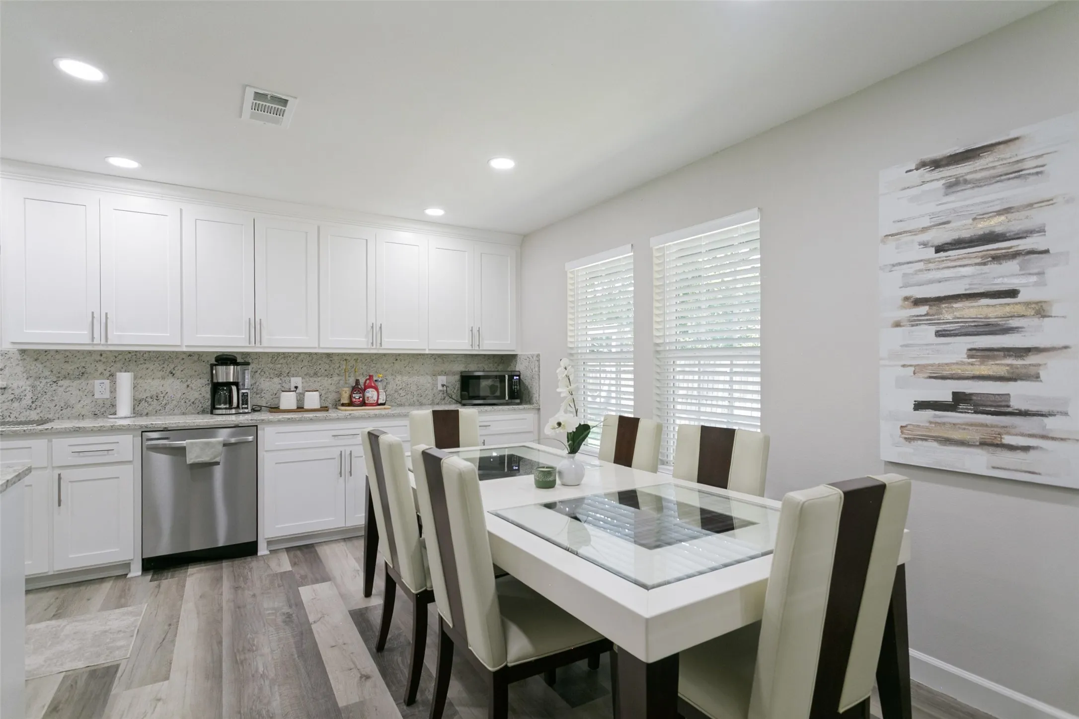Single Family Residence For Sale in Dallas County , 6709 Abilene Drive, Sachse, Texas 75048, 3 Bedrooms, 2 Bathrooms, 2 Garage spaces, 1,641 Sqft, built in 1983, Price $370,000, mls#21319149, Real Estate Agent in Sachse, Homes For Sale in Dallas county, Homes For Sale in Sachse, Realtor in Sachse Texas, Real Estate Brokerage Independent Realty Texas, Luminita Cordes Realtor