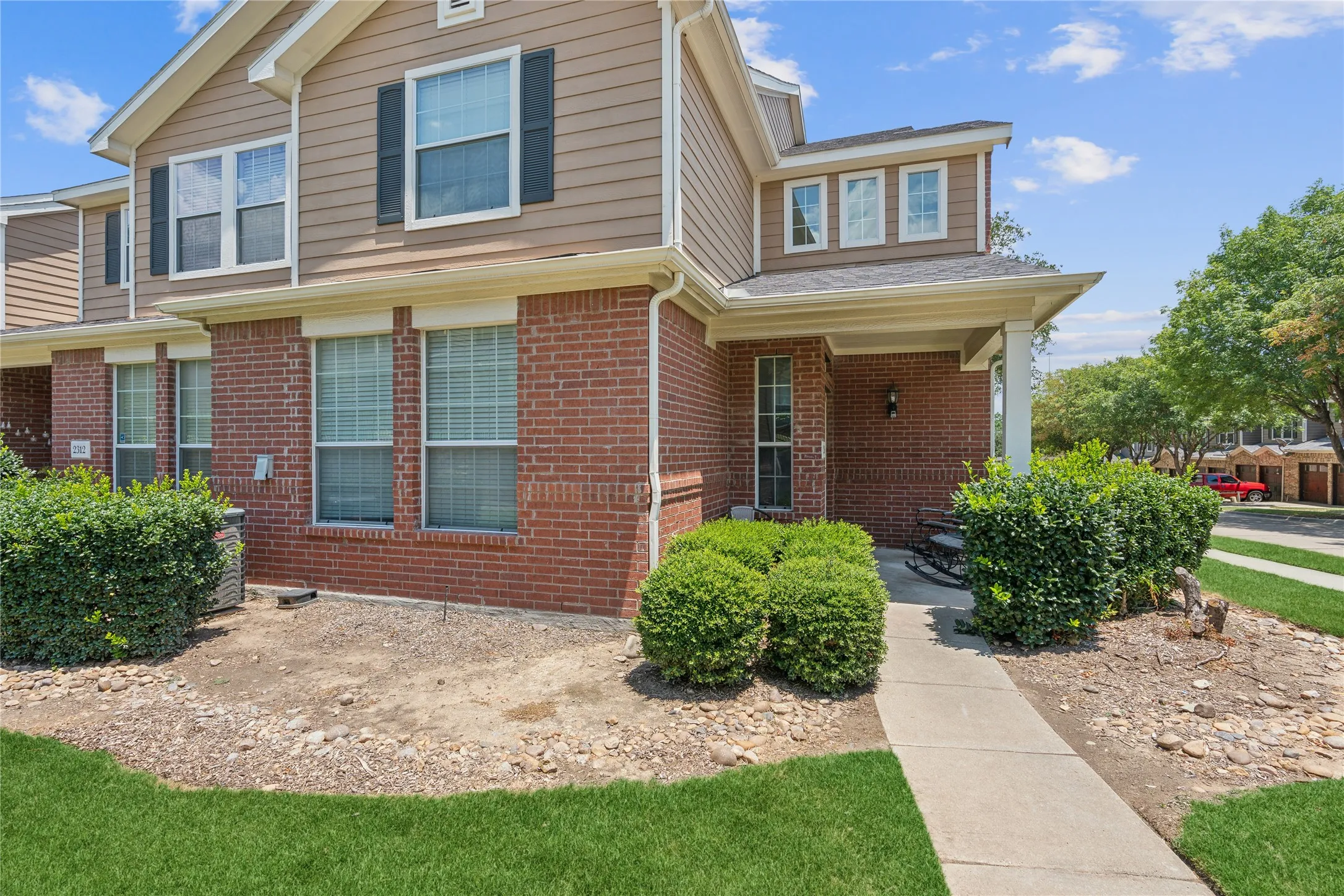Townhouse For Rent in Collin County , 2316 Stoneleigh Place, Mc Kinney, Texas 75071, 3 Bedroom, 3 Bathroom, 2 Garage spaces, 1,644 Sqft, built in 2005, mls#21317231, Real Estate Agent in Mc Kinney, Homes For Rent in Collin county, Homes For Rent in Mc Kinney, Realtor in Mc Kinney Texas, Real Estate Brokerage Independent Realty Texas, Luminita Cordes Realtor