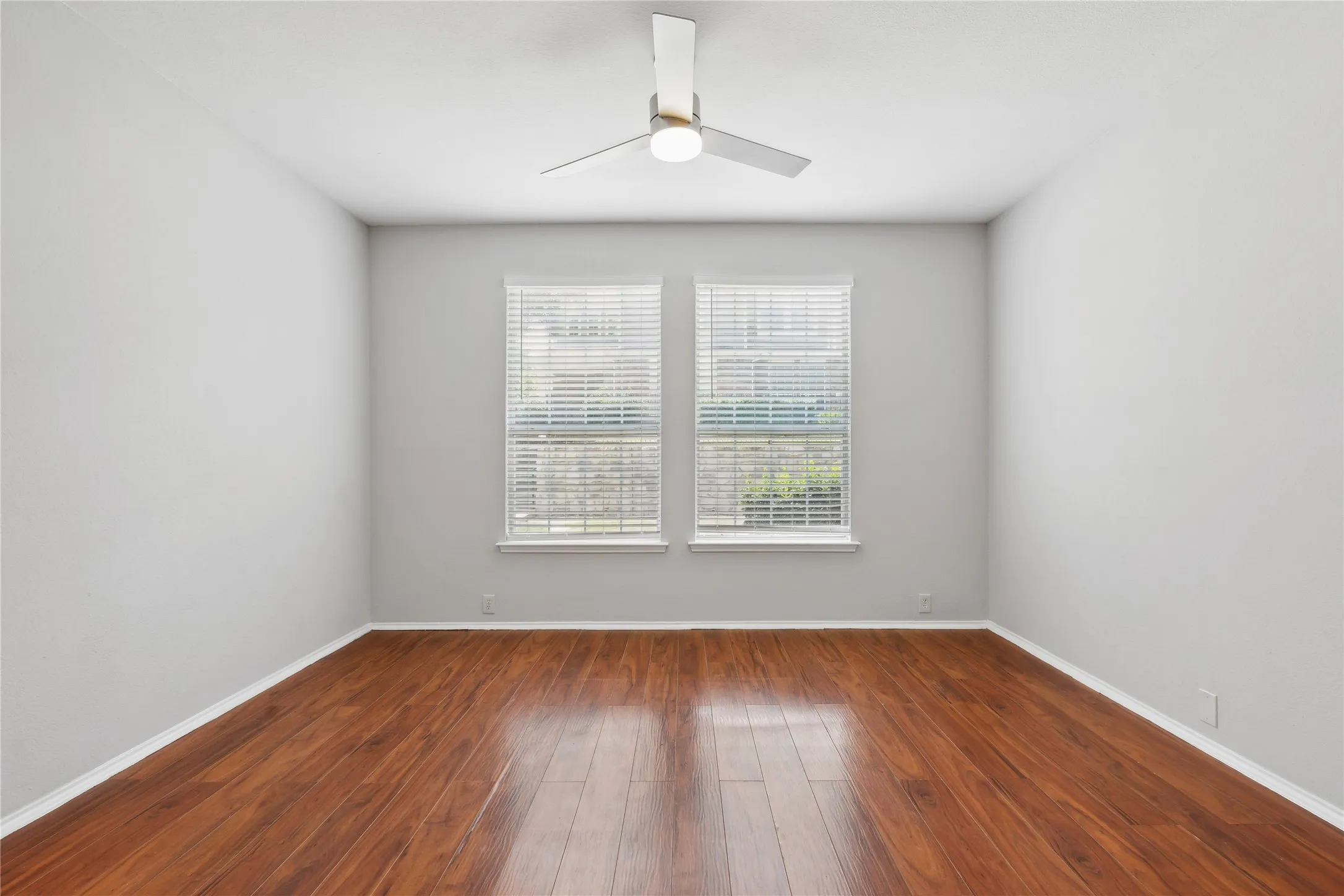 Townhouse For Rent in Collin County , 2316 Stoneleigh Place, Mc Kinney, Texas 75071, 3 Bedroom, 3 Bathroom, 2 Garage spaces, 1,644 Sqft, built in 2005, mls#21317231, Real Estate Agent in Mc Kinney, Homes For Rent in Collin county, Homes For Rent in Mc Kinney, Realtor in Mc Kinney Texas, Real Estate Brokerage Independent Realty Texas, Luminita Cordes Realtor