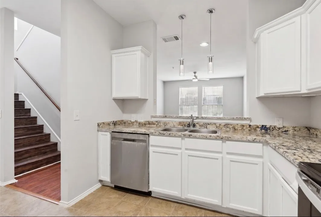 Townhouse For Rent in Collin County , 2316 Stoneleigh Place, Mc Kinney, Texas 75071, 3 Bedroom, 3 Bathroom, 2 Garage spaces, 1,644 Sqft, built in 2005, mls#21317231, Real Estate Agent in Mc Kinney, Homes For Rent in Collin county, Homes For Rent in Mc Kinney, Realtor in Mc Kinney Texas, Real Estate Brokerage Independent Realty Texas, Luminita Cordes Realtor