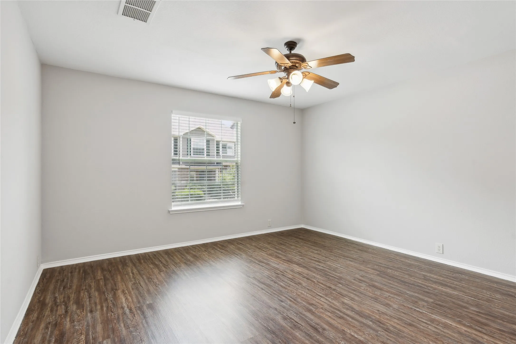 Townhouse For Rent in Collin County , 2316 Stoneleigh Place, Mc Kinney, Texas 75071, 3 Bedroom, 3 Bathroom, 2 Garage spaces, 1,644 Sqft, built in 2005, mls#21317231, Real Estate Agent in Mc Kinney, Homes For Rent in Collin county, Homes For Rent in Mc Kinney, Realtor in Mc Kinney Texas, Real Estate Brokerage Independent Realty Texas, Luminita Cordes Realtor