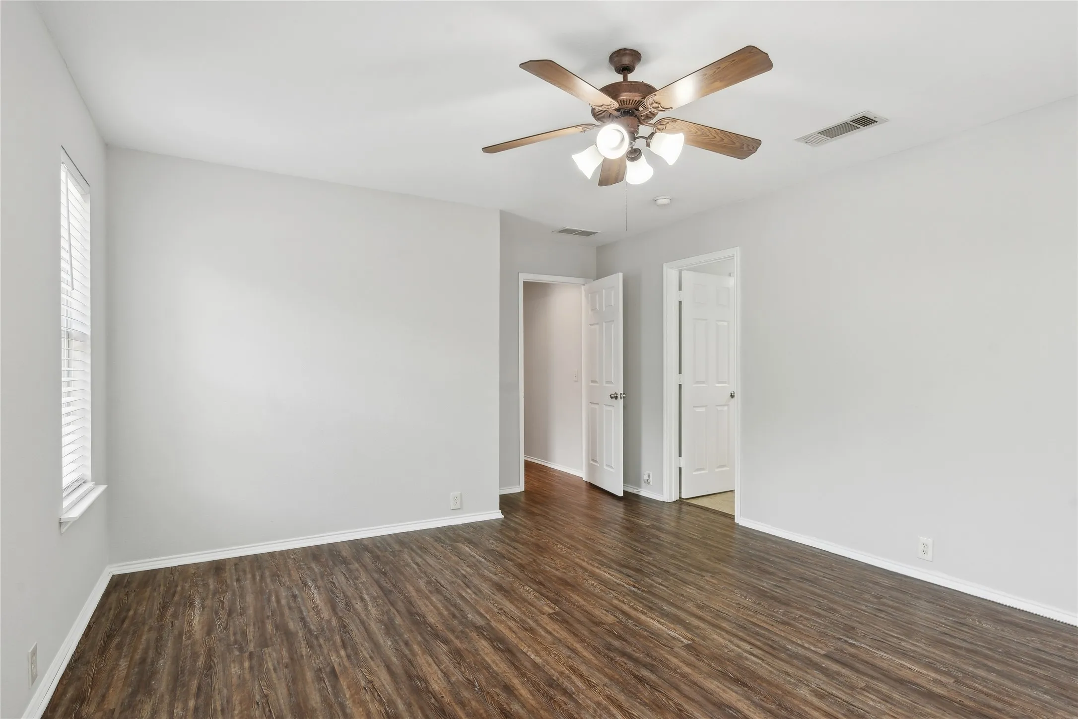 Townhouse For Rent in Collin County , 2316 Stoneleigh Place, Mc Kinney, Texas 75071, 3 Bedroom, 3 Bathroom, 2 Garage spaces, 1,644 Sqft, built in 2005, mls#21317231, Real Estate Agent in Mc Kinney, Homes For Rent in Collin county, Homes For Rent in Mc Kinney, Realtor in Mc Kinney Texas, Real Estate Brokerage Independent Realty Texas, Luminita Cordes Realtor