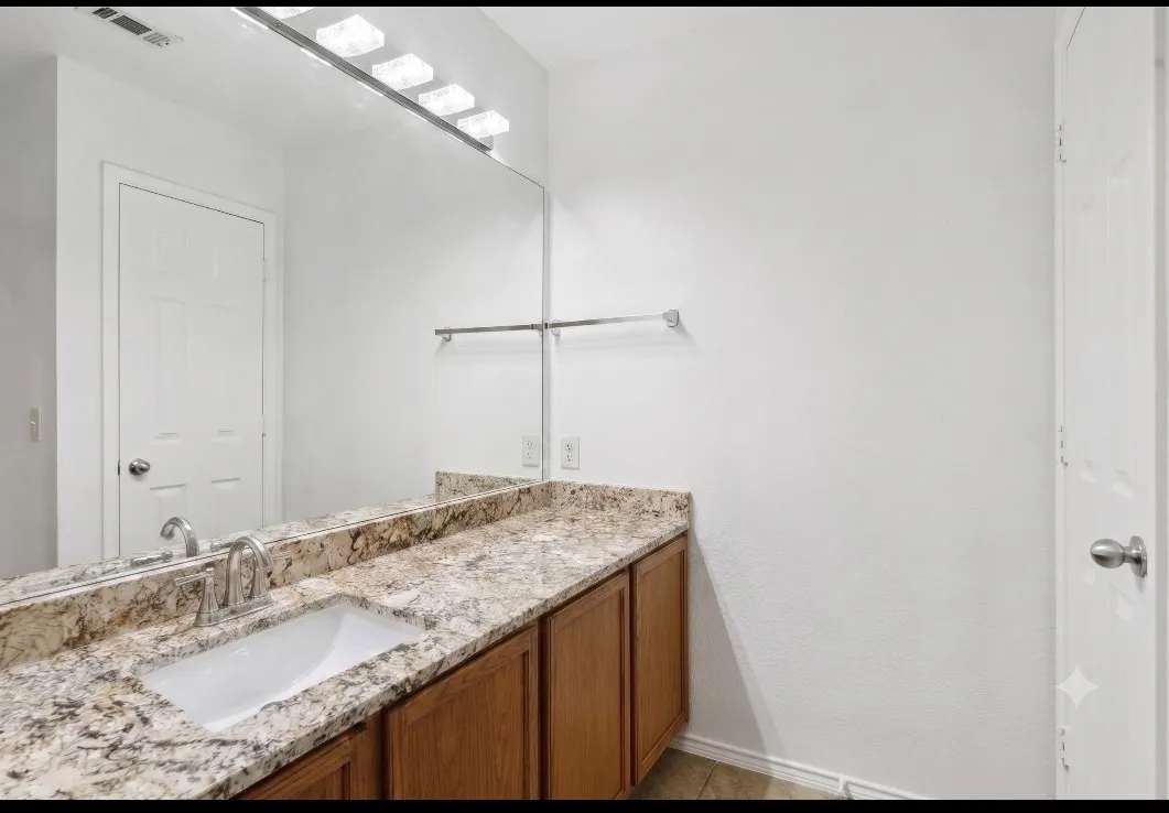 Townhouse For Rent in Collin County , 2316 Stoneleigh Place, Mc Kinney, Texas 75071, 3 Bedroom, 3 Bathroom, 2 Garage spaces, 1,644 Sqft, built in 2005, mls#21317231, Real Estate Agent in Mc Kinney, Homes For Rent in Collin county, Homes For Rent in Mc Kinney, Realtor in Mc Kinney Texas, Real Estate Brokerage Independent Realty Texas, Luminita Cordes Realtor