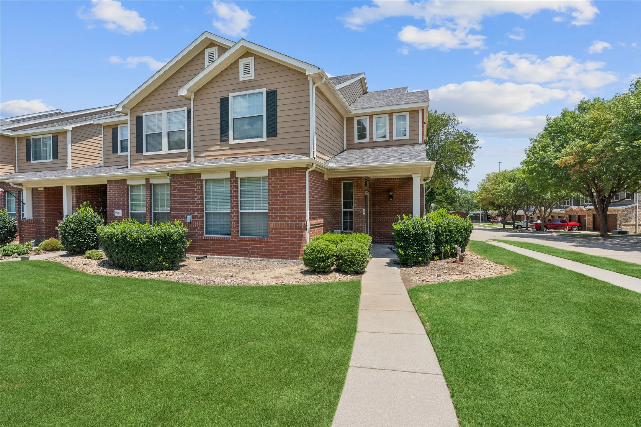 Townhouse For Rent in Collin County , 2316 Stoneleigh Place, Mc Kinney, Texas 75071, 3 Bedroom, 3 Bathroom, 2 Garage spaces, 1,644 Sqft, built in 2005, mls#21317231, Real Estate Agent in Mc Kinney, Homes For Rent in Collin county, Homes For Rent in Mc Kinney, Realtor in Mc Kinney Texas, Real Estate Brokerage Independent Realty Texas, Luminita Cordes Realtor
