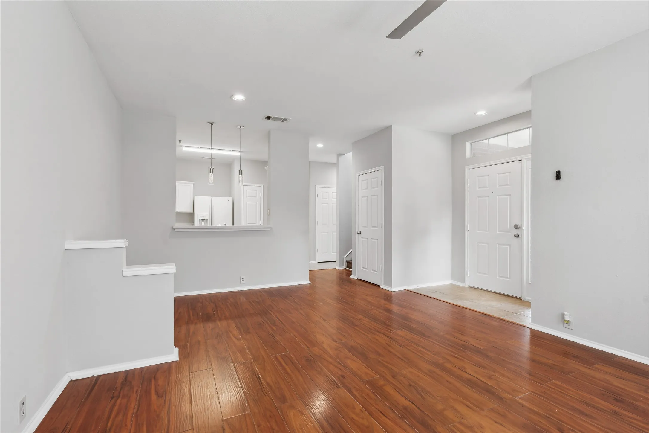 Townhouse For Rent in Collin County , 2316 Stoneleigh Place, Mc Kinney, Texas 75071, 3 Bedroom, 3 Bathroom, 2 Garage spaces, 1,644 Sqft, built in 2005, mls#21317231, Real Estate Agent in Mc Kinney, Homes For Rent in Collin county, Homes For Rent in Mc Kinney, Realtor in Mc Kinney Texas, Real Estate Brokerage Independent Realty Texas, Luminita Cordes Realtor