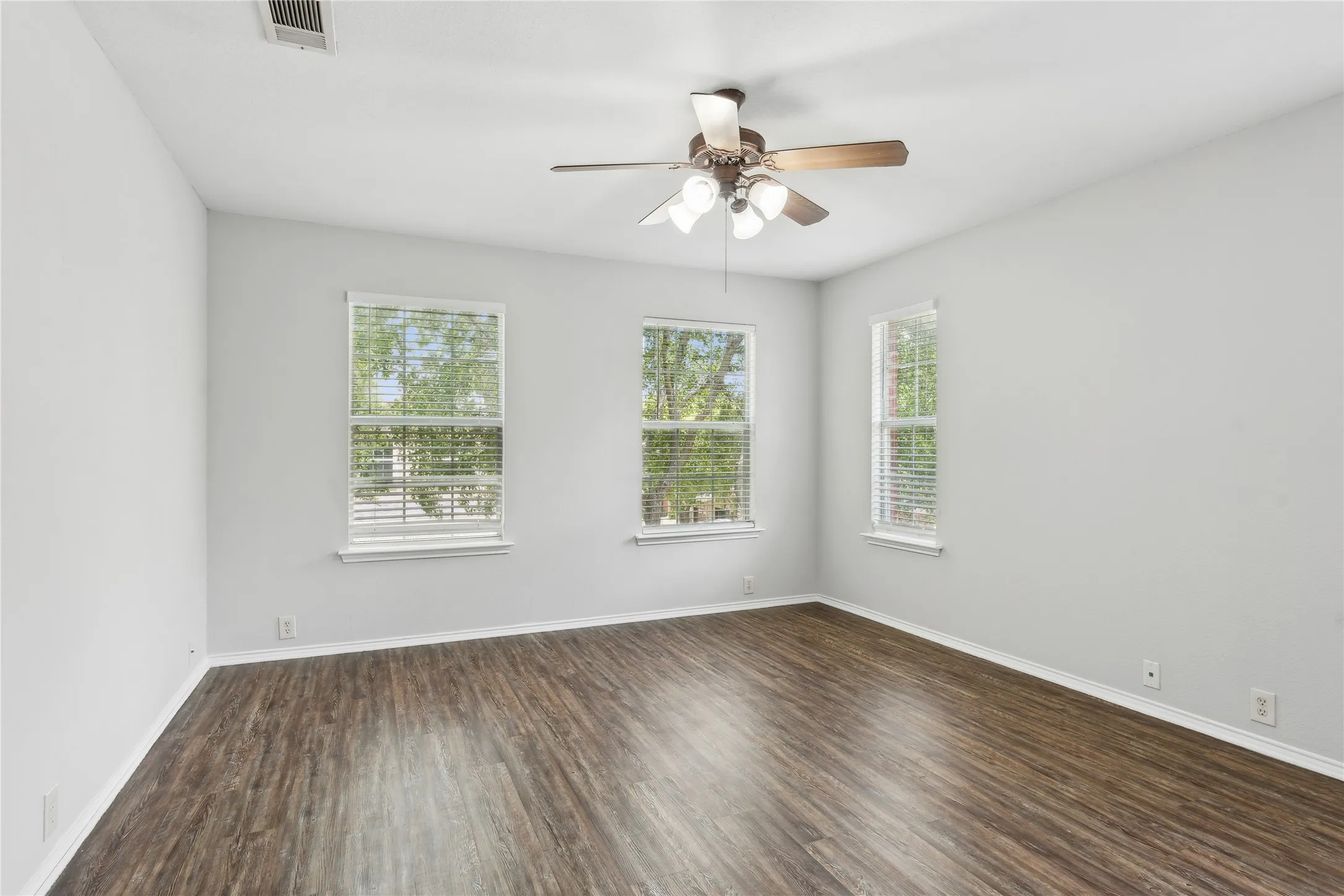 Townhouse For Rent in Collin County , 2316 Stoneleigh Place, Mc Kinney, Texas 75071, 3 Bedroom, 3 Bathroom, 2 Garage spaces, 1,644 Sqft, built in 2005, mls#21317231, Real Estate Agent in Mc Kinney, Homes For Rent in Collin county, Homes For Rent in Mc Kinney, Realtor in Mc Kinney Texas, Real Estate Brokerage Independent Realty Texas, Luminita Cordes Realtor