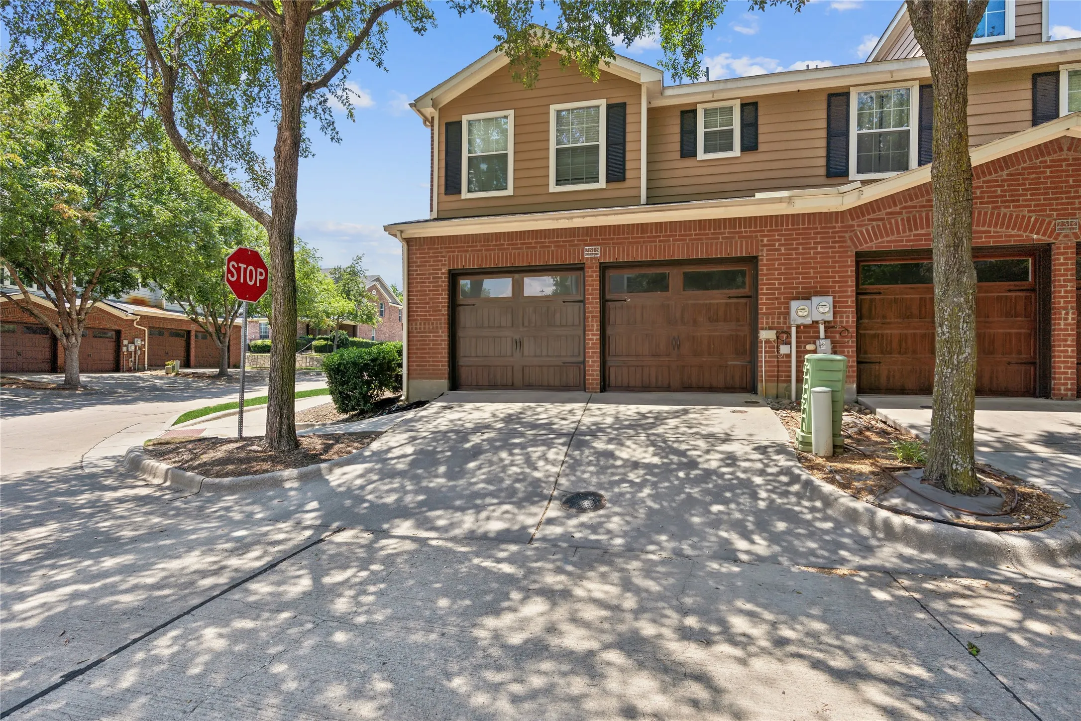 Townhouse For Rent in Collin County , 2316 Stoneleigh Place, Mc Kinney, Texas 75071, 3 Bedroom, 3 Bathroom, 2 Garage spaces, 1,644 Sqft, built in 2005, mls#21317231, Real Estate Agent in Mc Kinney, Homes For Rent in Collin county, Homes For Rent in Mc Kinney, Realtor in Mc Kinney Texas, Real Estate Brokerage Independent Realty Texas, Luminita Cordes Realtor