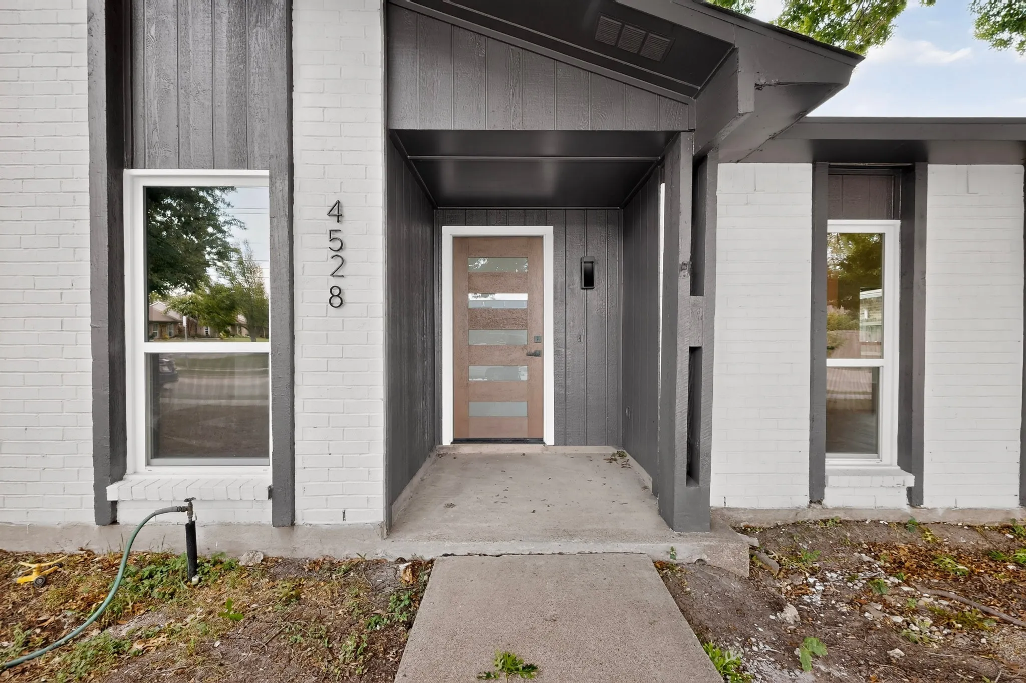 Single Family Residence For Sale in Denton County , 4528 Augusta Street, The Colony, Texas 75056, 4 Bedroom, 3 Bathroom, 2 Garage spaces, 2,017 Sqft, built in 1983, mls#21319642, Real Estate Agent in The Colony, Homes For Sale in Denton county, Homes For Sale in The Colony, Realtor in The Colony Texas, Real Estate Brokerage Independent Realty Texas, Luminita Cordes Realtor