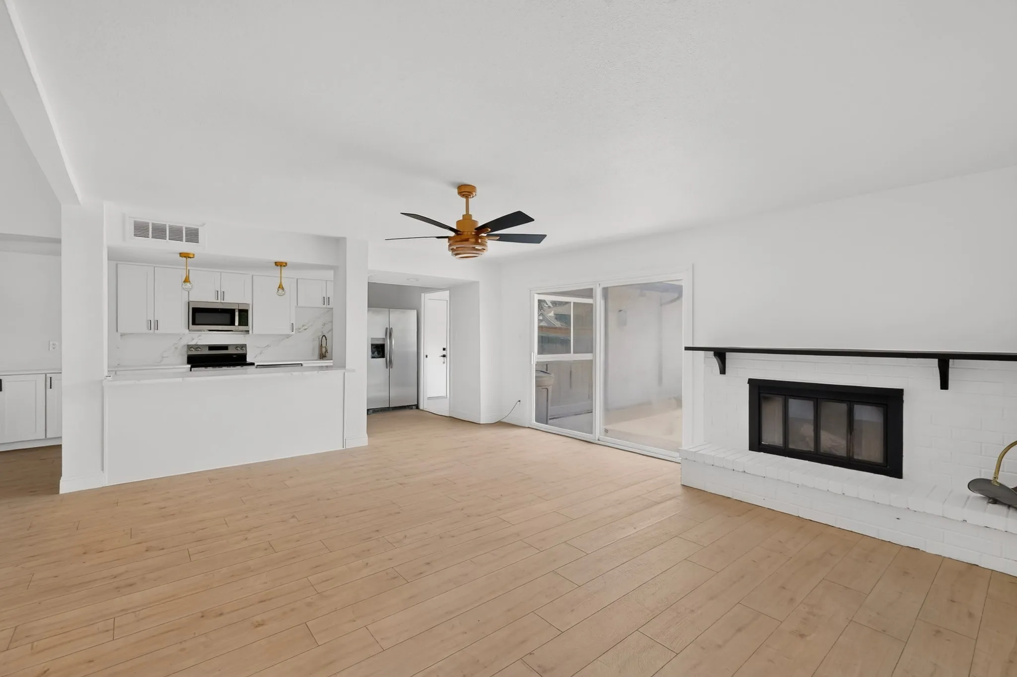 Single Family Residence For Sale in Denton County , 4528 Augusta Street, The Colony, Texas 75056, 4 Bedroom, 3 Bathroom, 2 Garage spaces, 2,017 Sqft, built in 1983, mls#21319642, Real Estate Agent in The Colony, Homes For Sale in Denton county, Homes For Sale in The Colony, Realtor in The Colony Texas, Real Estate Brokerage Independent Realty Texas, Luminita Cordes Realtor