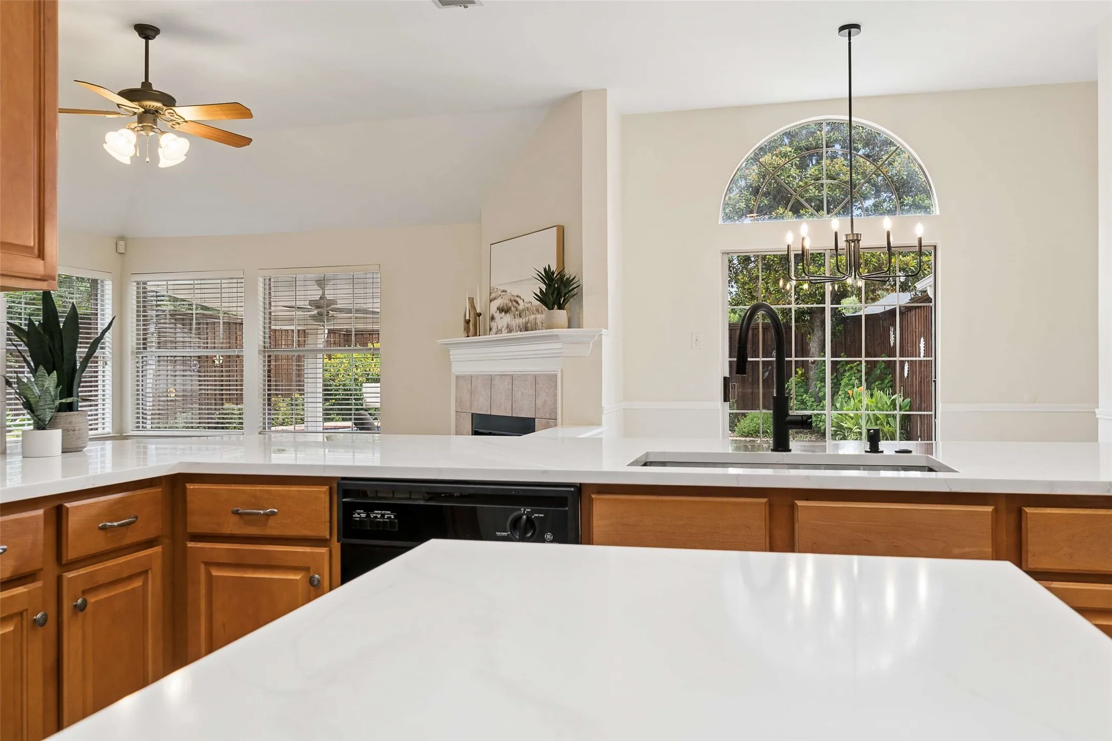 Single Family Residence For Sale in Collin County , 9818 Asheboro Street, Frisco, Texas 75035, 4 Bedroom, 2 Bathroom, 2 Garage spaces, 2,127 Sqft, built in 1999, mls#21319893, Real Estate Agent in Frisco, Homes For Sale in Collin county, Homes For Sale in Frisco, Realtor in Frisco Texas, Real Estate Brokerage Independent Realty Texas, Luminita Cordes Realtor