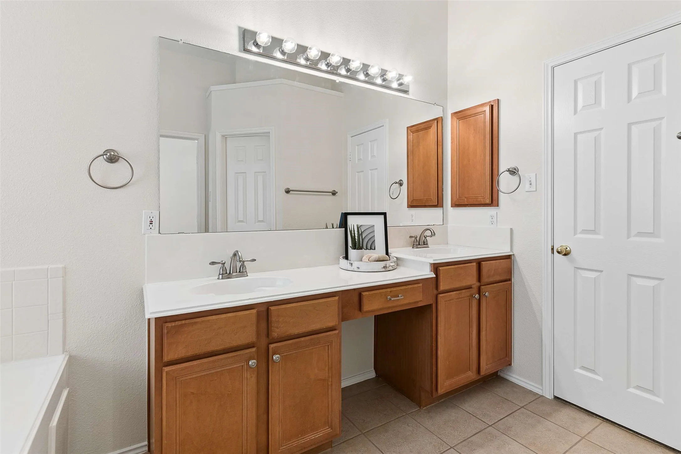 Single Family Residence For Sale in Collin County , 9818 Asheboro Street, Frisco, Texas 75035, 4 Bedroom, 2 Bathroom, 2 Garage spaces, 2,127 Sqft, built in 1999, mls#21319893, Real Estate Agent in Frisco, Homes For Sale in Collin county, Homes For Sale in Frisco, Realtor in Frisco Texas, Real Estate Brokerage Independent Realty Texas, Luminita Cordes Realtor