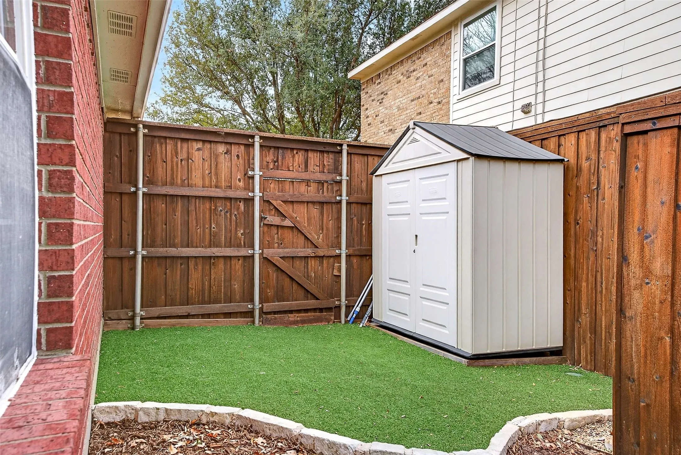 Single Family Residence For Sale in Collin County , 9818 Asheboro Street, Frisco, Texas 75035, 4 Bedroom, 2 Bathroom, 2 Garage spaces, 2,127 Sqft, built in 1999, mls#21319893, Real Estate Agent in Frisco, Homes For Sale in Collin county, Homes For Sale in Frisco, Realtor in Frisco Texas, Real Estate Brokerage Independent Realty Texas, Luminita Cordes Realtor