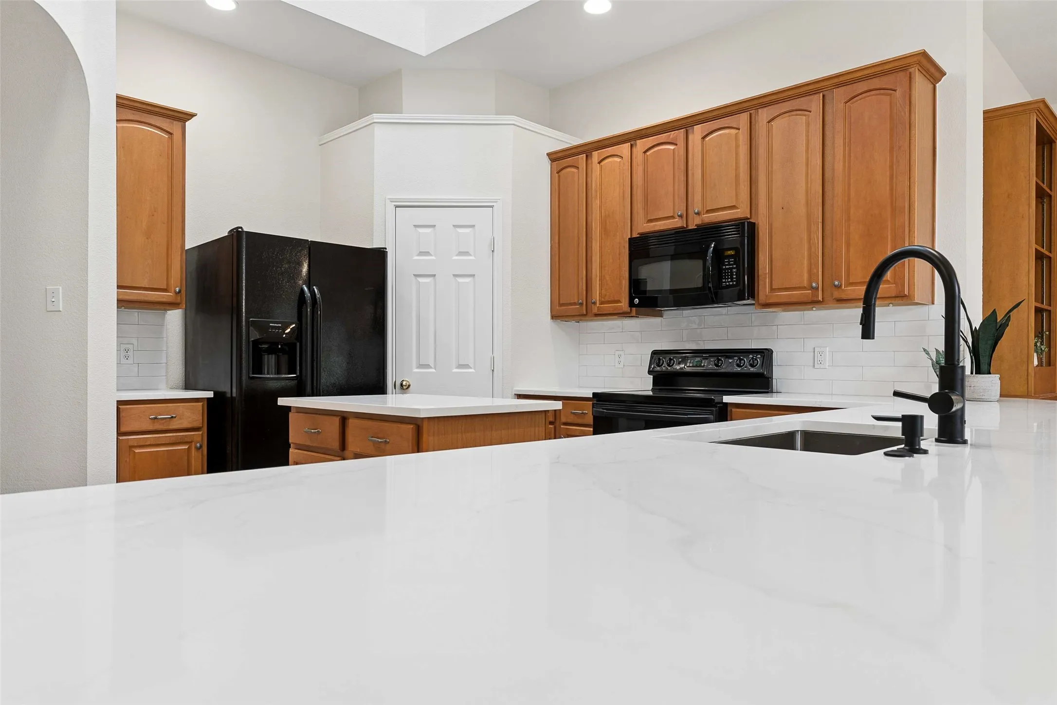 Single Family Residence For Sale in Collin County , 9818 Asheboro Street, Frisco, Texas 75035, 4 Bedroom, 2 Bathroom, 2 Garage spaces, 2,127 Sqft, built in 1999, mls#21319893, Real Estate Agent in Frisco, Homes For Sale in Collin county, Homes For Sale in Frisco, Realtor in Frisco Texas, Real Estate Brokerage Independent Realty Texas, Luminita Cordes Realtor