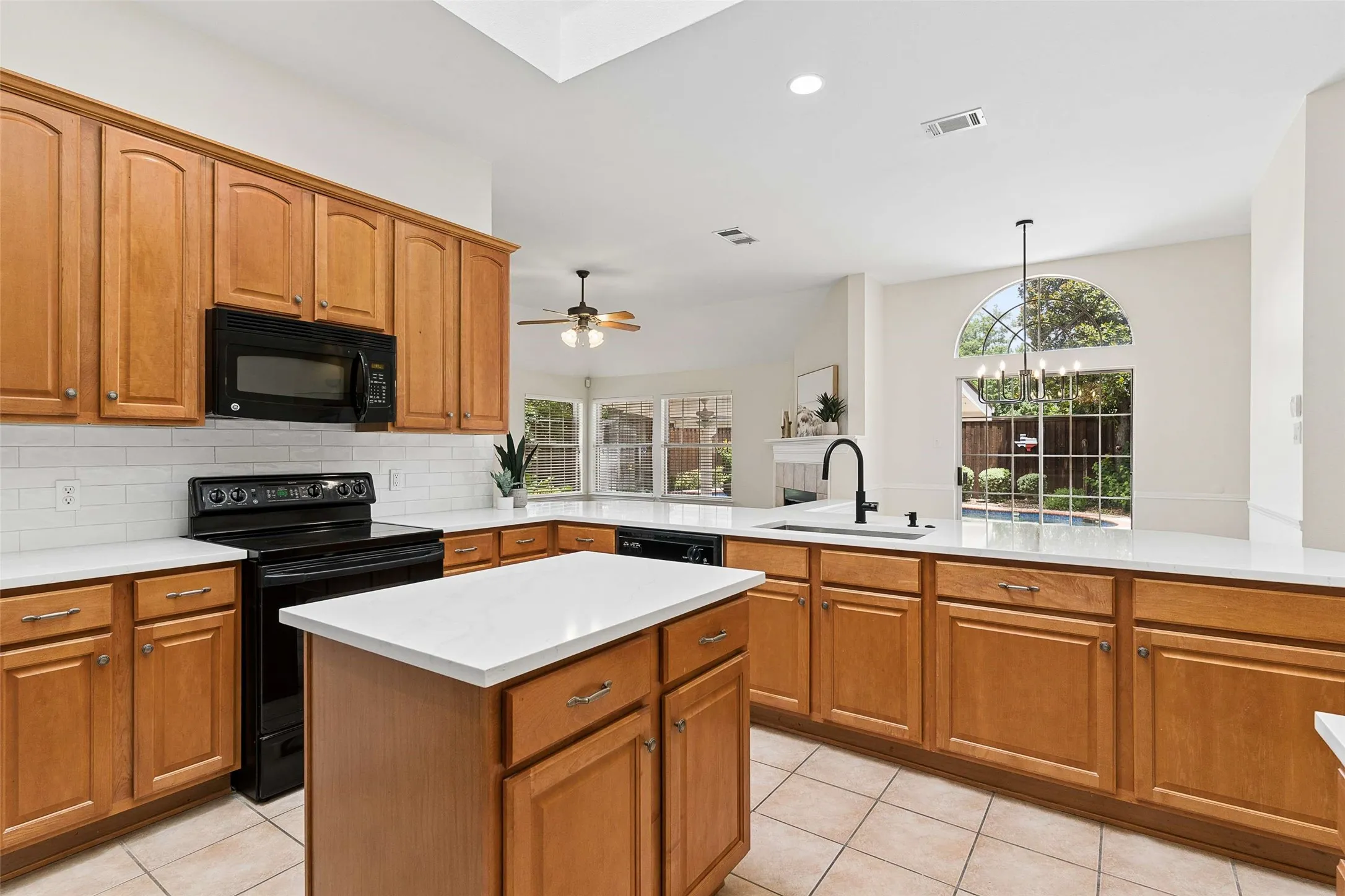 Single Family Residence For Sale in Collin County , 9818 Asheboro Street, Frisco, Texas 75035, 4 Bedroom, 2 Bathroom, 2 Garage spaces, 2,127 Sqft, built in 1999, mls#21319893, Real Estate Agent in Frisco, Homes For Sale in Collin county, Homes For Sale in Frisco, Realtor in Frisco Texas, Real Estate Brokerage Independent Realty Texas, Luminita Cordes Realtor
