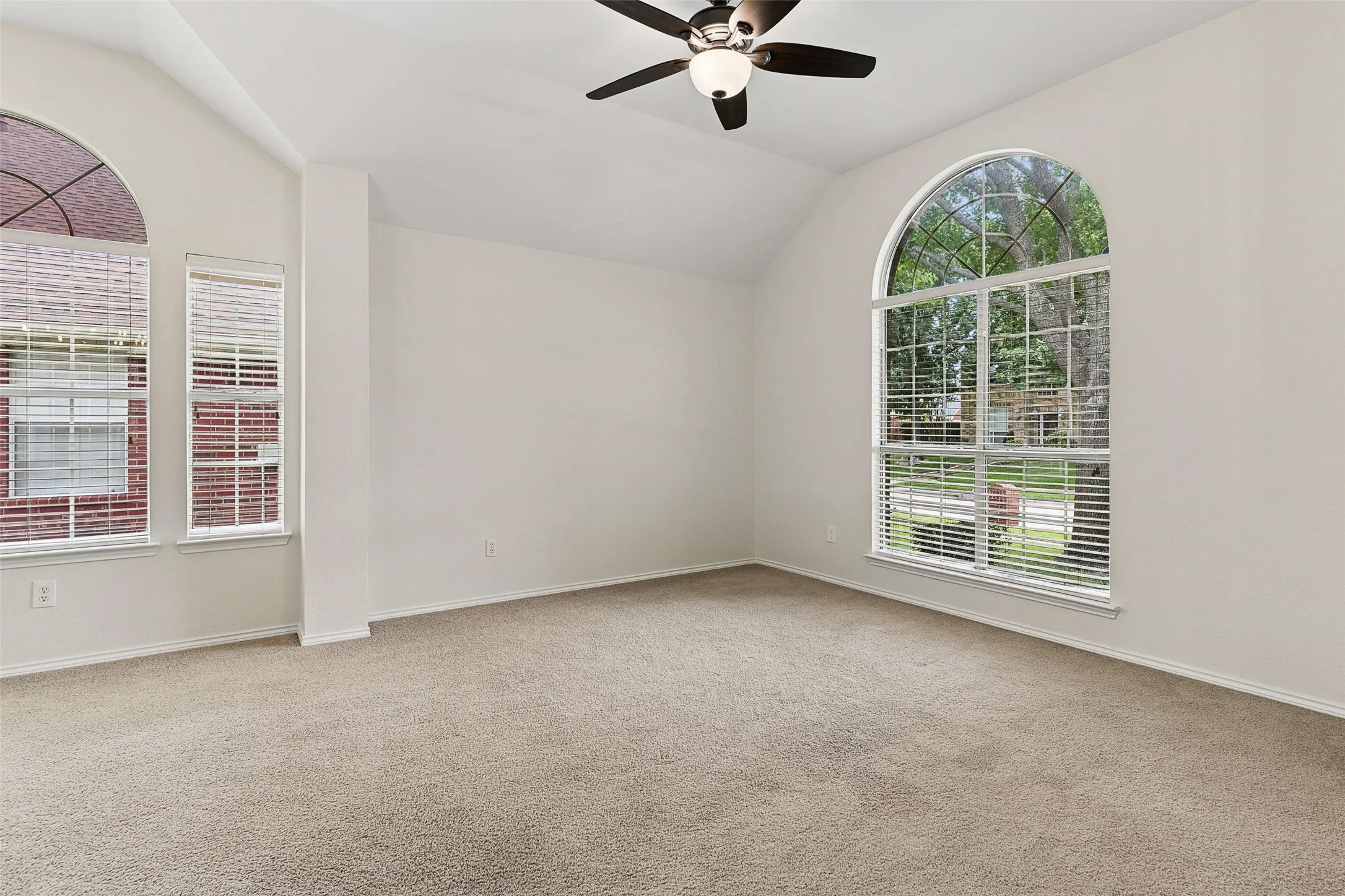 Single Family Residence For Sale in Collin County , 9818 Asheboro Street, Frisco, Texas 75035, 4 Bedroom, 2 Bathroom, 2 Garage spaces, 2,127 Sqft, built in 1999, mls#21319893, Real Estate Agent in Frisco, Homes For Sale in Collin county, Homes For Sale in Frisco, Realtor in Frisco Texas, Real Estate Brokerage Independent Realty Texas, Luminita Cordes Realtor