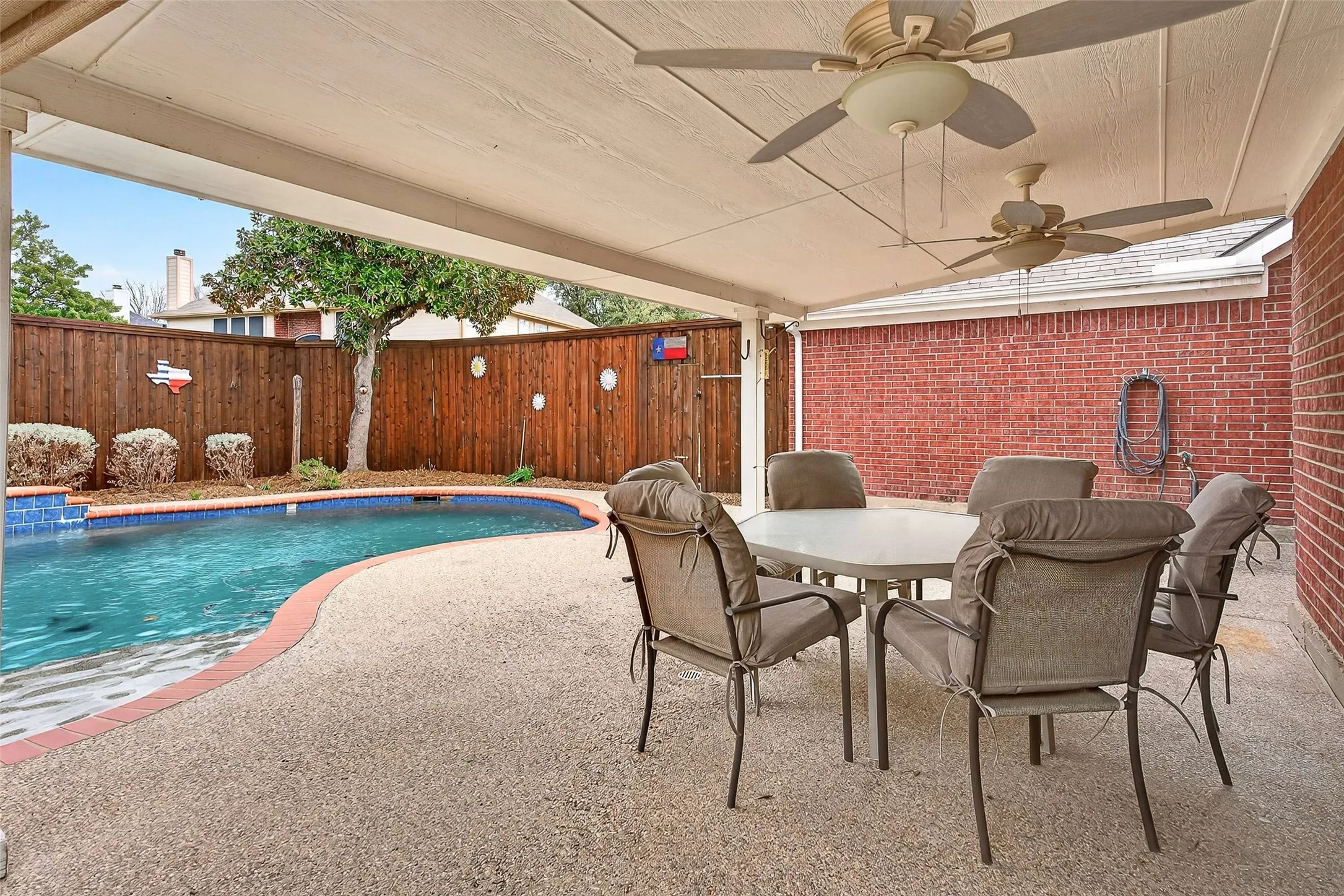 Single Family Residence For Sale in Collin County , 9818 Asheboro Street, Frisco, Texas 75035, 4 Bedroom, 2 Bathroom, 2 Garage spaces, 2,127 Sqft, built in 1999, mls#21319893, Real Estate Agent in Frisco, Homes For Sale in Collin county, Homes For Sale in Frisco, Realtor in Frisco Texas, Real Estate Brokerage Independent Realty Texas, Luminita Cordes Realtor