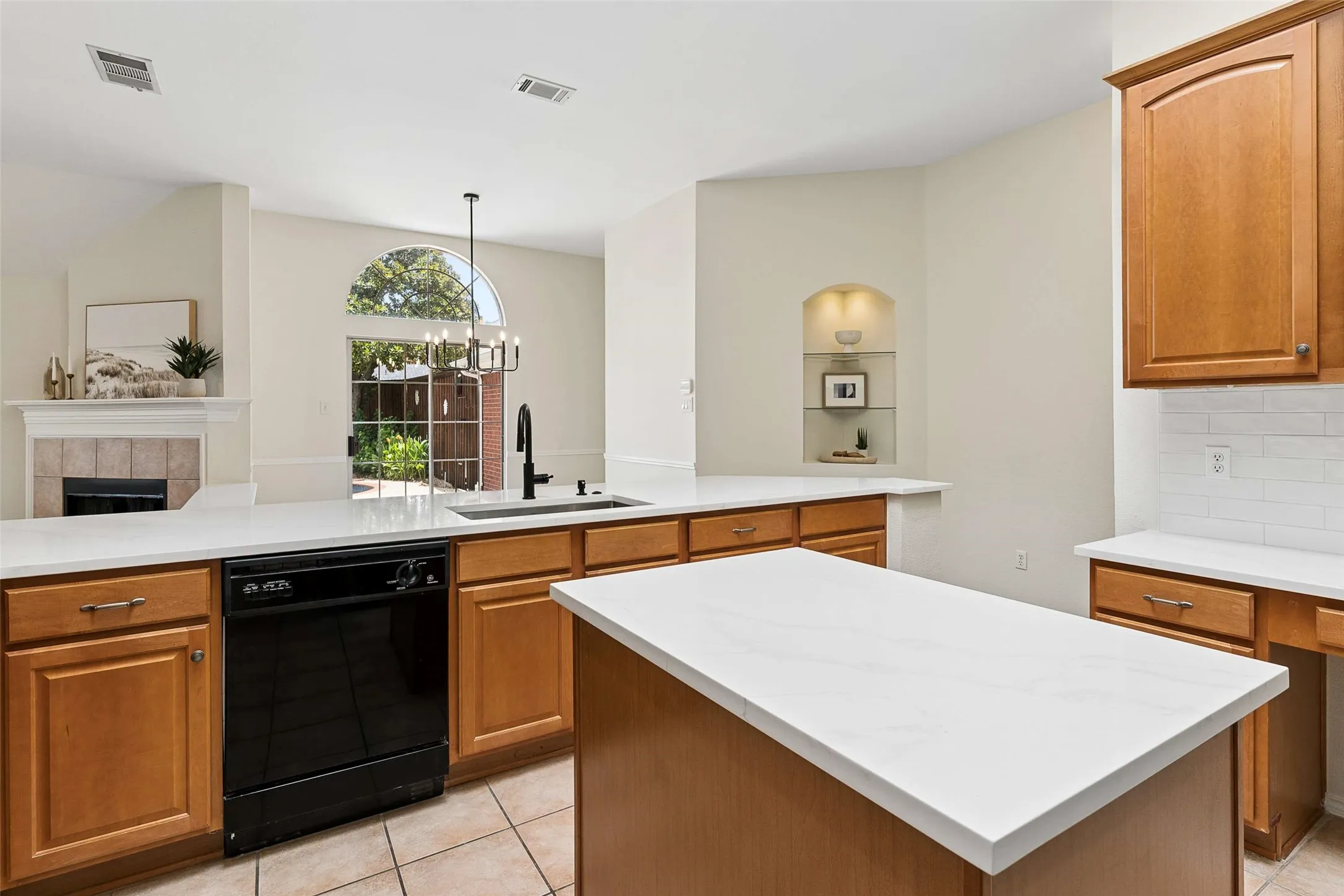 Single Family Residence For Sale in Collin County , 9818 Asheboro Street, Frisco, Texas 75035, 4 Bedroom, 2 Bathroom, 2 Garage spaces, 2,127 Sqft, built in 1999, mls#21319893, Real Estate Agent in Frisco, Homes For Sale in Collin county, Homes For Sale in Frisco, Realtor in Frisco Texas, Real Estate Brokerage Independent Realty Texas, Luminita Cordes Realtor