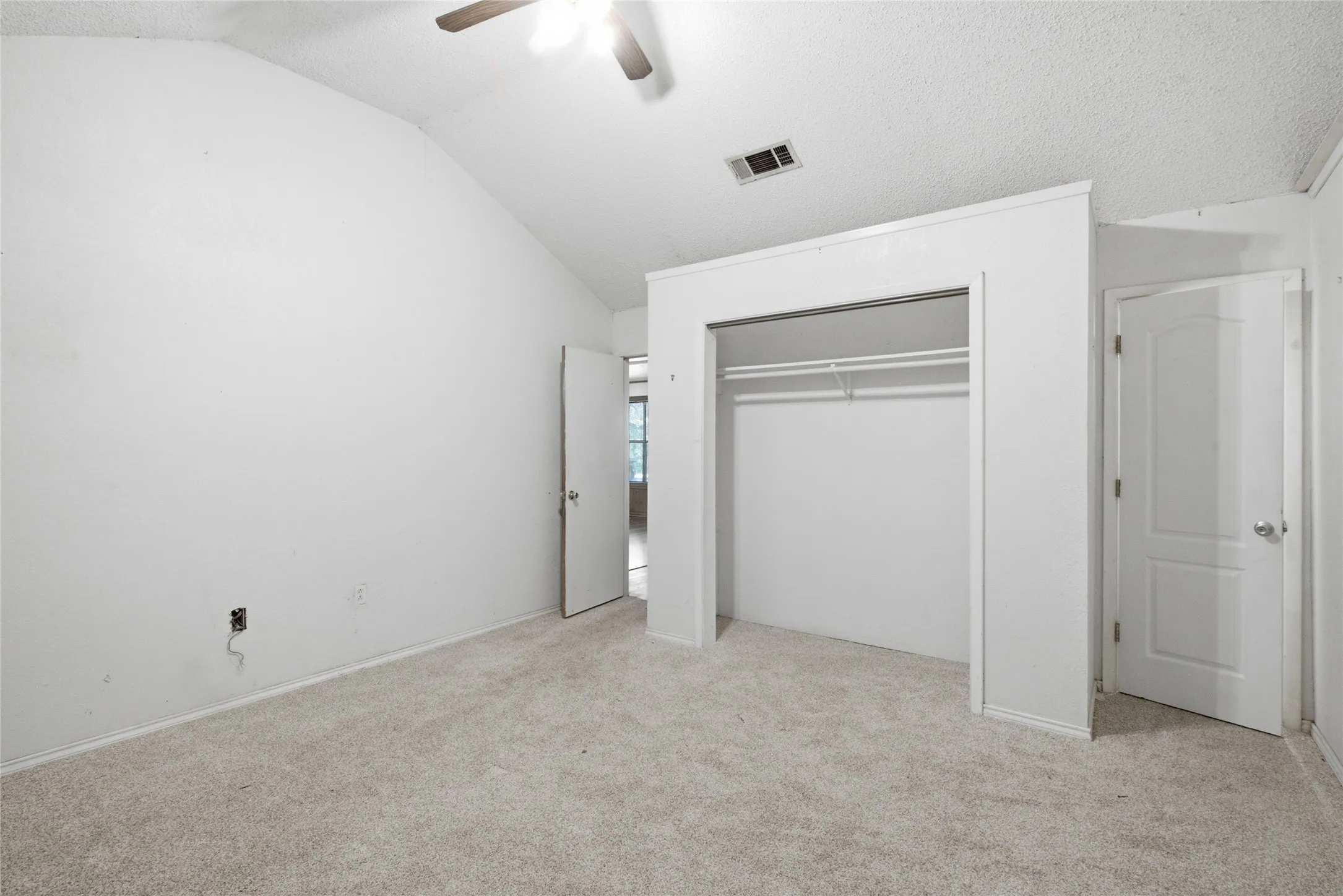 Single Family Residence For Sale in Parker County , 3200 Fairview Road, Millsap, Texas 76066, 3 Bedroom, 2 Bathroom, Garage spaces, 1,344 Sqft, built in 1990, mls#21319900, Real Estate Agent in Millsap, Homes For Sale in Parker county, Homes For Sale in Millsap, Realtor in Millsap Texas, Real Estate Brokerage Independent Realty Texas, Luminita Cordes Realtor