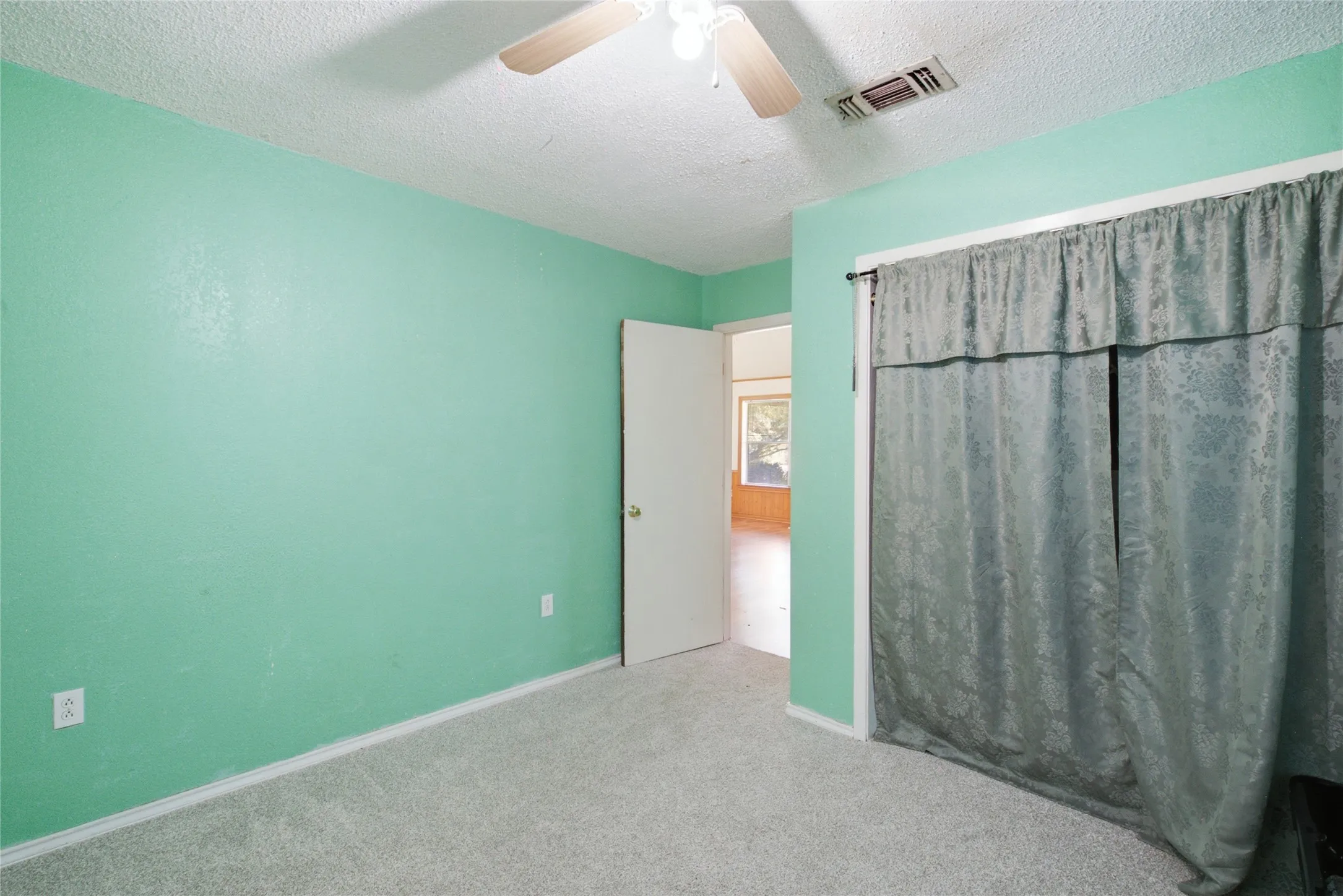 Single Family Residence For Sale in Parker County , 3200 Fairview Road, Millsap, Texas 76066, 3 Bedroom, 2 Bathroom, Garage spaces, 1,344 Sqft, built in 1990, mls#21319900, Real Estate Agent in Millsap, Homes For Sale in Parker county, Homes For Sale in Millsap, Realtor in Millsap Texas, Real Estate Brokerage Independent Realty Texas, Luminita Cordes Realtor