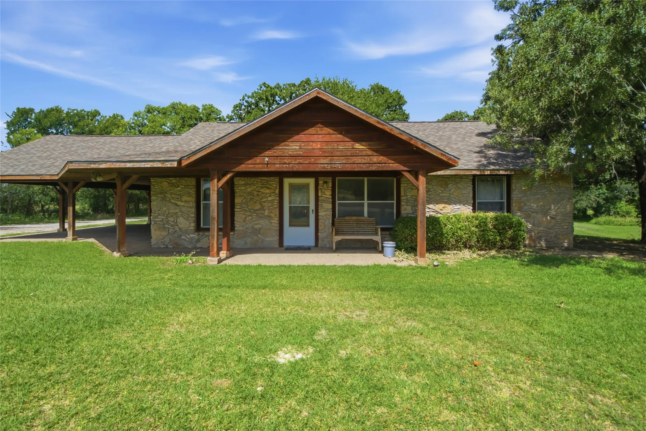 Single Family Residence For Sale in Parker County , 3200 Fairview Road, Millsap, Texas 76066, 3 Bedroom, 2 Bathroom, Garage spaces, 1,344 Sqft, built in 1990, mls#21319900, Real Estate Agent in Millsap, Homes For Sale in Parker county, Homes For Sale in Millsap, Realtor in Millsap Texas, Real Estate Brokerage Independent Realty Texas, Luminita Cordes Realtor
