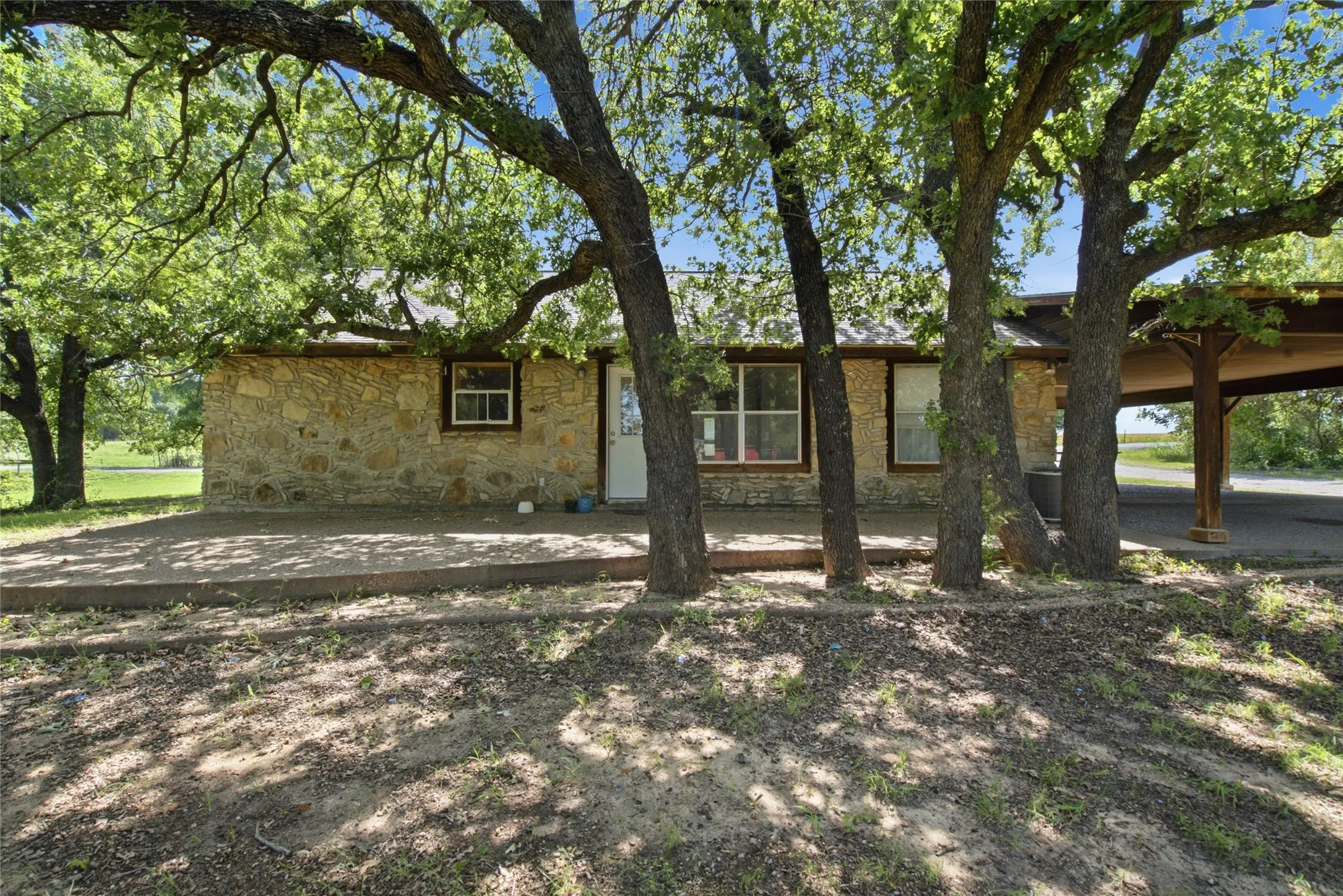 Single Family Residence For Sale in Parker County , 3200 Fairview Road, Millsap, Texas 76066, 3 Bedroom, 2 Bathroom, Garage spaces, 1,344 Sqft, built in 1990, mls#21319900, Real Estate Agent in Millsap, Homes For Sale in Parker county, Homes For Sale in Millsap, Realtor in Millsap Texas, Real Estate Brokerage Independent Realty Texas, Luminita Cordes Realtor